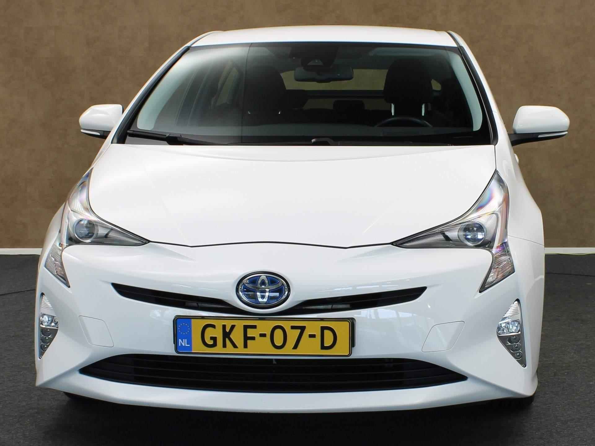 Toyota Prius 1.8 Active - NAVIGATIE - TELEFOONOPLADER - DAB AUDIO - ACHTERUITRIJCAMERA - DODEHOEK DETECTIE - HEAD UP DISPLAY - VOLLEDIGE ONDERHOUDSHISTORIE AANWEZIG - ONDERSCHEIDEND DESIGN -17 INCH WIELEN - KEYLESS ENTRY/ START - LICHT/ REGENSENSOR - 6/48