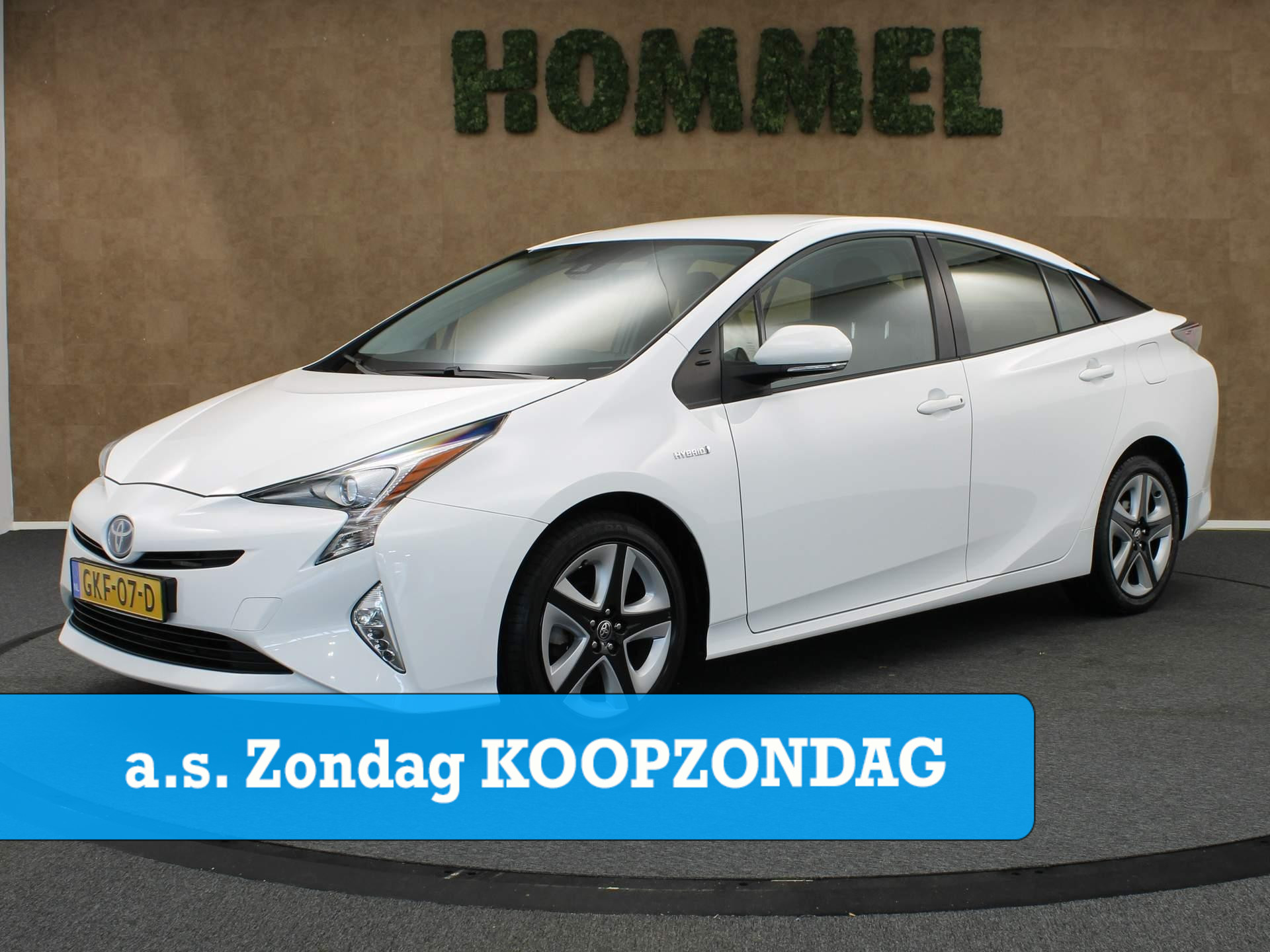 Toyota Prius 1.8 Active - NAVIGATIE - TELEFOONOPLADER - DAB AUDIO - ACHTERUITRIJCAMERA - DODEHOEK DETECTIE - HEAD UP DISPLAY - VOLLEDIGE ONDERHOUDSHISTORIE AANWEZIG - ONDERSCHEIDEND DESIGN -17 INCH WIELEN - KEYLESS ENTRY/ START - LICHT/ REGENSENSOR