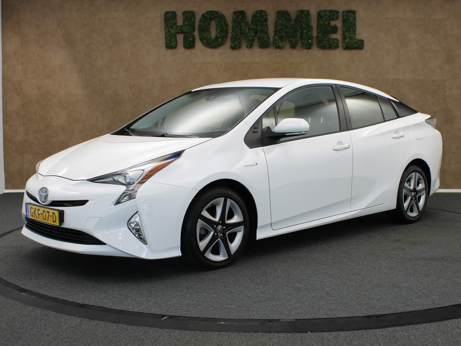 Toyota Prius 1.8 Active - NAVIGATIE - TELEFOONOPLADER - DAB AUDIO - ACHTERUITRIJCAMERA - DODEHOEK DETECTIE - HEAD UP DISPLAY - VOLLEDIGE ONDERHOUDSHISTORIE AANWEZIG - ONDERSCHEIDEND DESIGN -17 INCH WIELEN - KEYLESS ENTRY/ START - LICHT/ REGENSENSOR