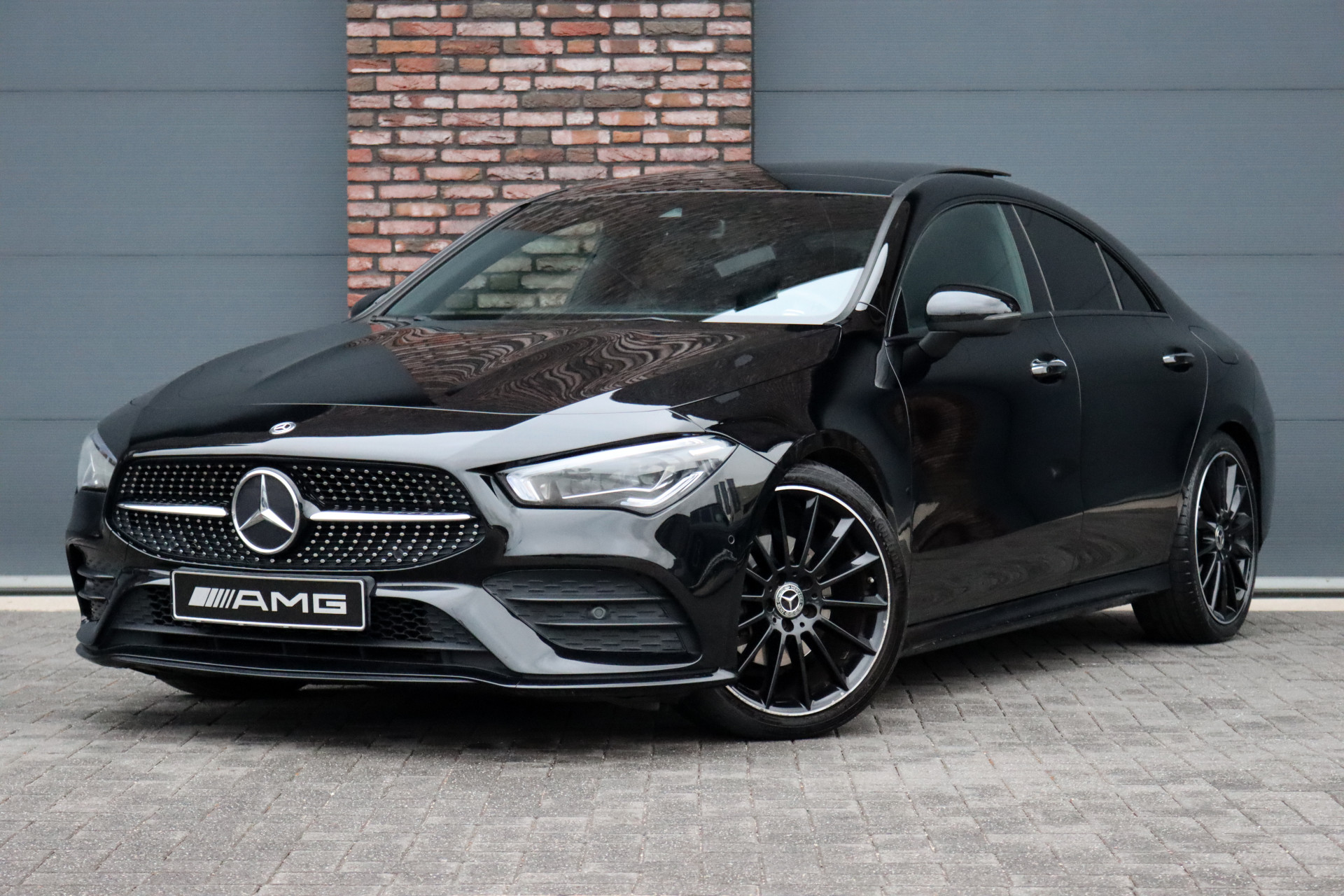 Mercedes-Benz CLA-Klasse 180 AMG Line Aut7 | Panoramadak | Memory | Sfeerverlichting | Camera | Advanced Sound System | Keyless Go | Zitcomfortpakket | Cruise Control | Multibeam LED |