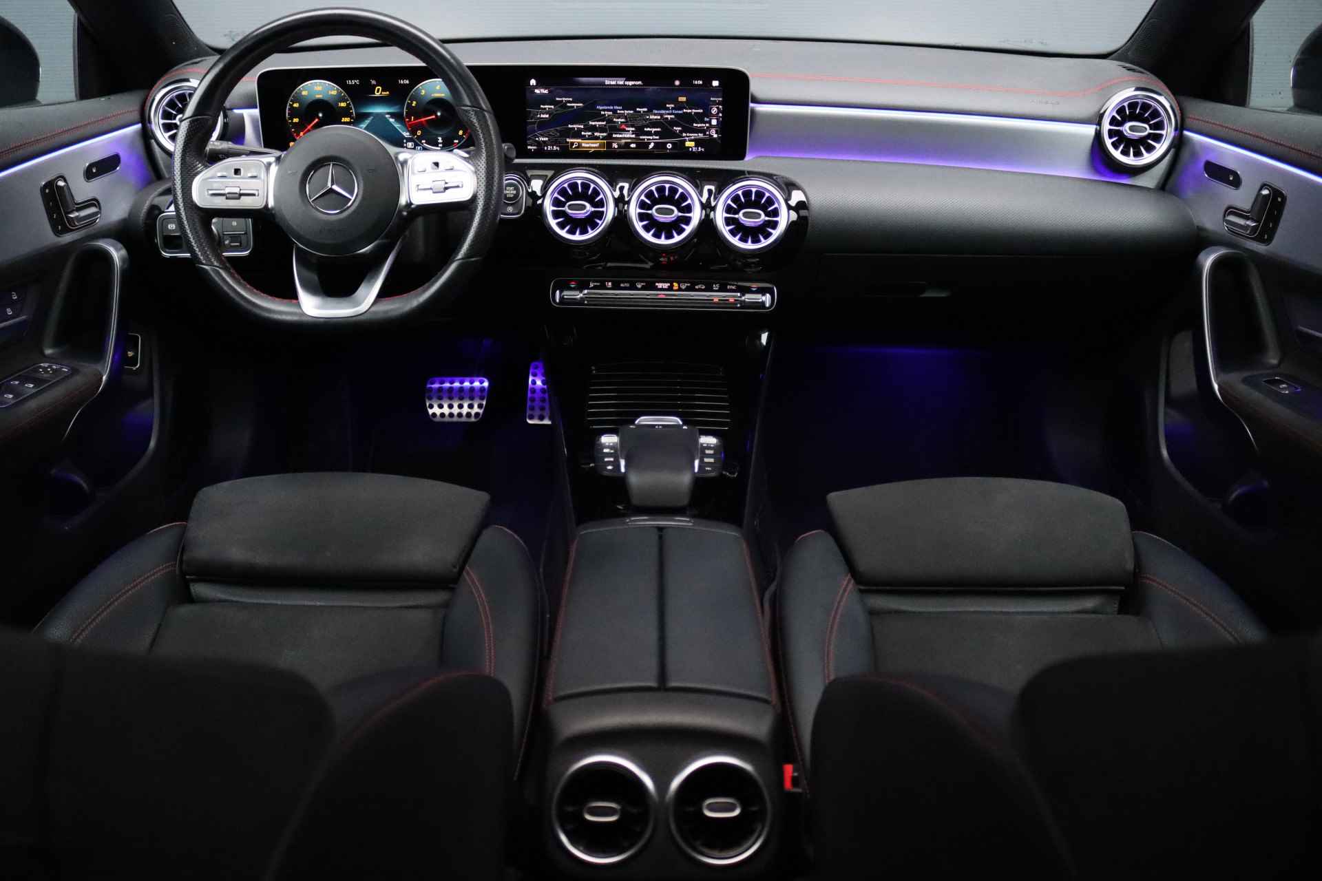 Mercedes-Benz CLA-Klasse 180 AMG Line Aut7 | Panoramadak | Memory | Sfeerverlichting | Camera | Advanced Sound System | Keyless Go | Zitcomfortpakket | Cruise Control | Multibeam LED | - 3/31