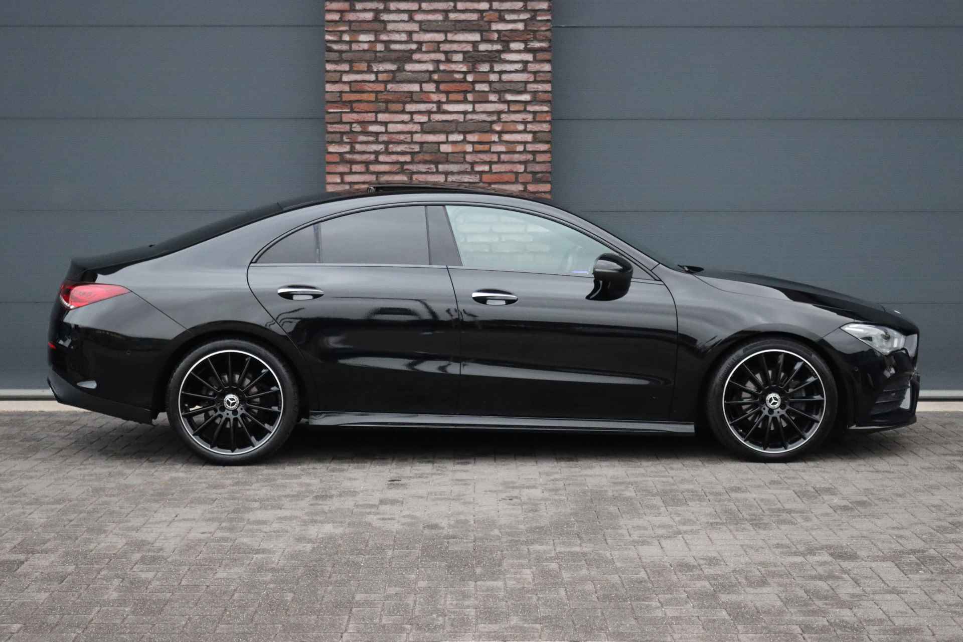 Mercedes-Benz CLA-Klasse 180 AMG Line Aut7 | Panoramadak | Memory | Sfeerverlichting | Camera | Advanced Sound System | Keyless Go | Zitcomfortpakket | Cruise Control | Multibeam LED | - 12/31