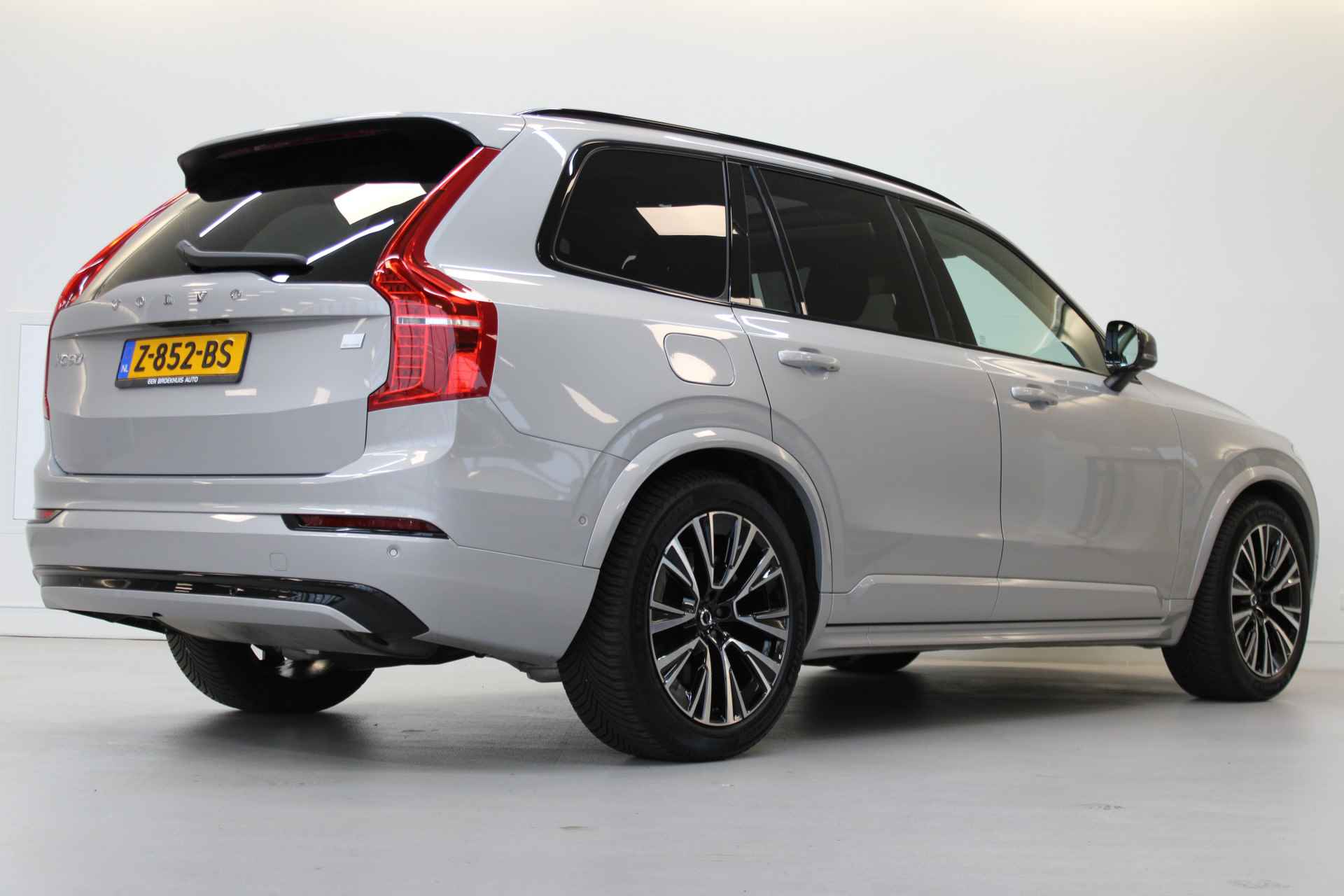 Volvo XC90 T8 455PK AWD Ultimate Dark | Luchtvering | Trekhaak | 360º view | All season | Panoramadak | HUD - 3/74