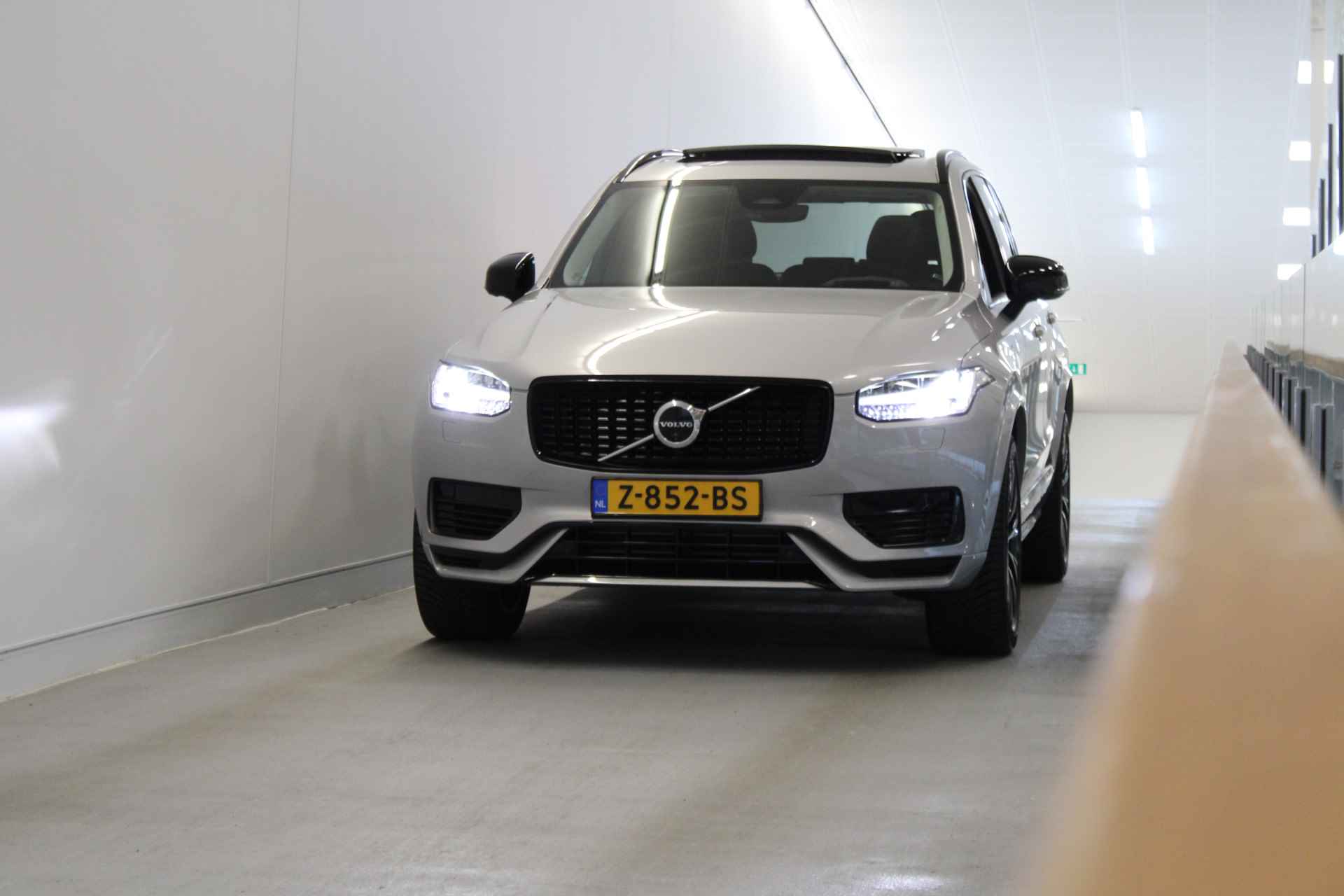 Volvo XC90 T8 455PK AWD Ultimate Dark | Luchtvering | Trekhaak | 360º view | All season | Panoramadak | HUD - 74/74