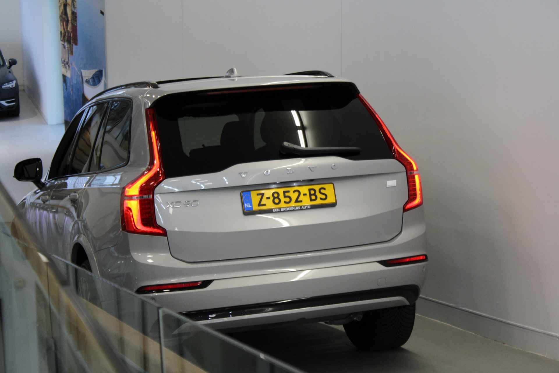 Volvo XC90 T8 455PK AWD Ultimate Dark | Luchtvering | Trekhaak | 360º view | All season | Panoramadak | HUD - 73/74