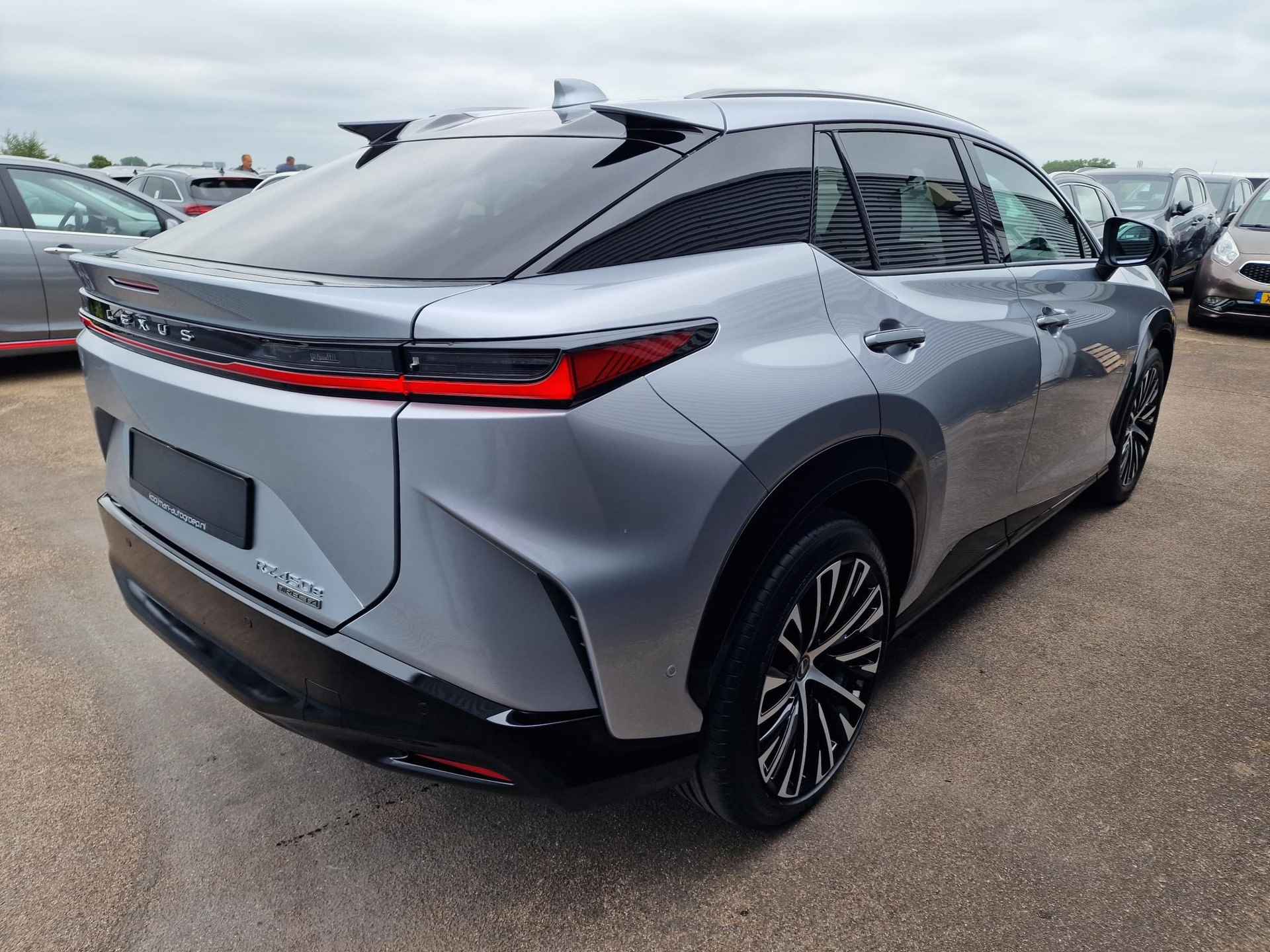 Lexus RZ 450e President Line 71 kWh NIEUW - Full Options - Uit voorraad leveren -  NIEUW - Electrisch aangedreven - 15/84