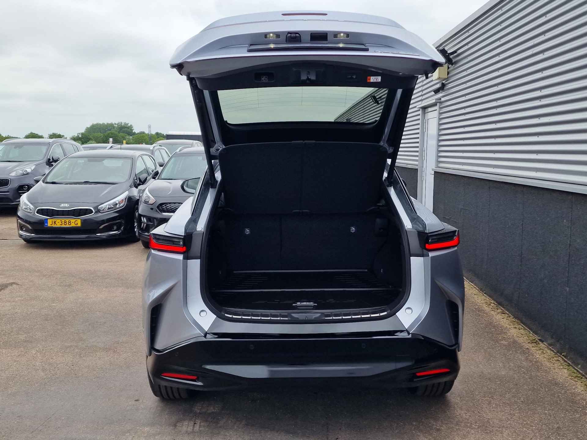 Lexus RZ 450e President Line 71 kWh NIEUW - Full Options - Uit voorraad leveren -  NIEUW - Electrisch aangedreven - 24/84