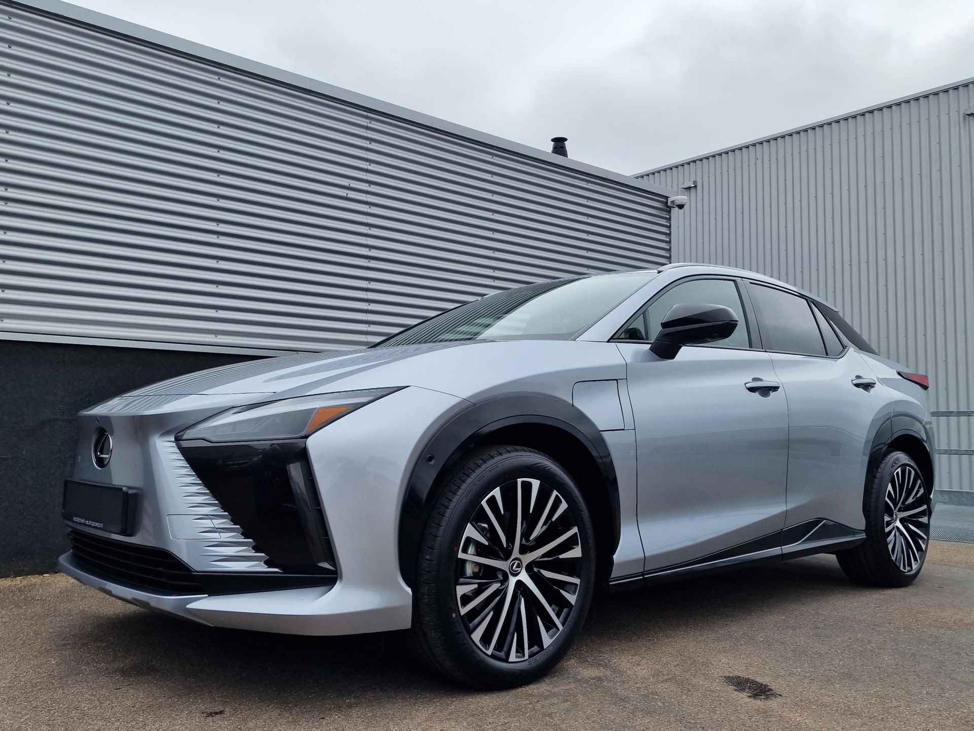 Lexus RZ 450e President Line 71 kWh NIEUW - Full Options - Uit voorraad leveren -  NIEUW - Electrisch aangedreven - 79/84