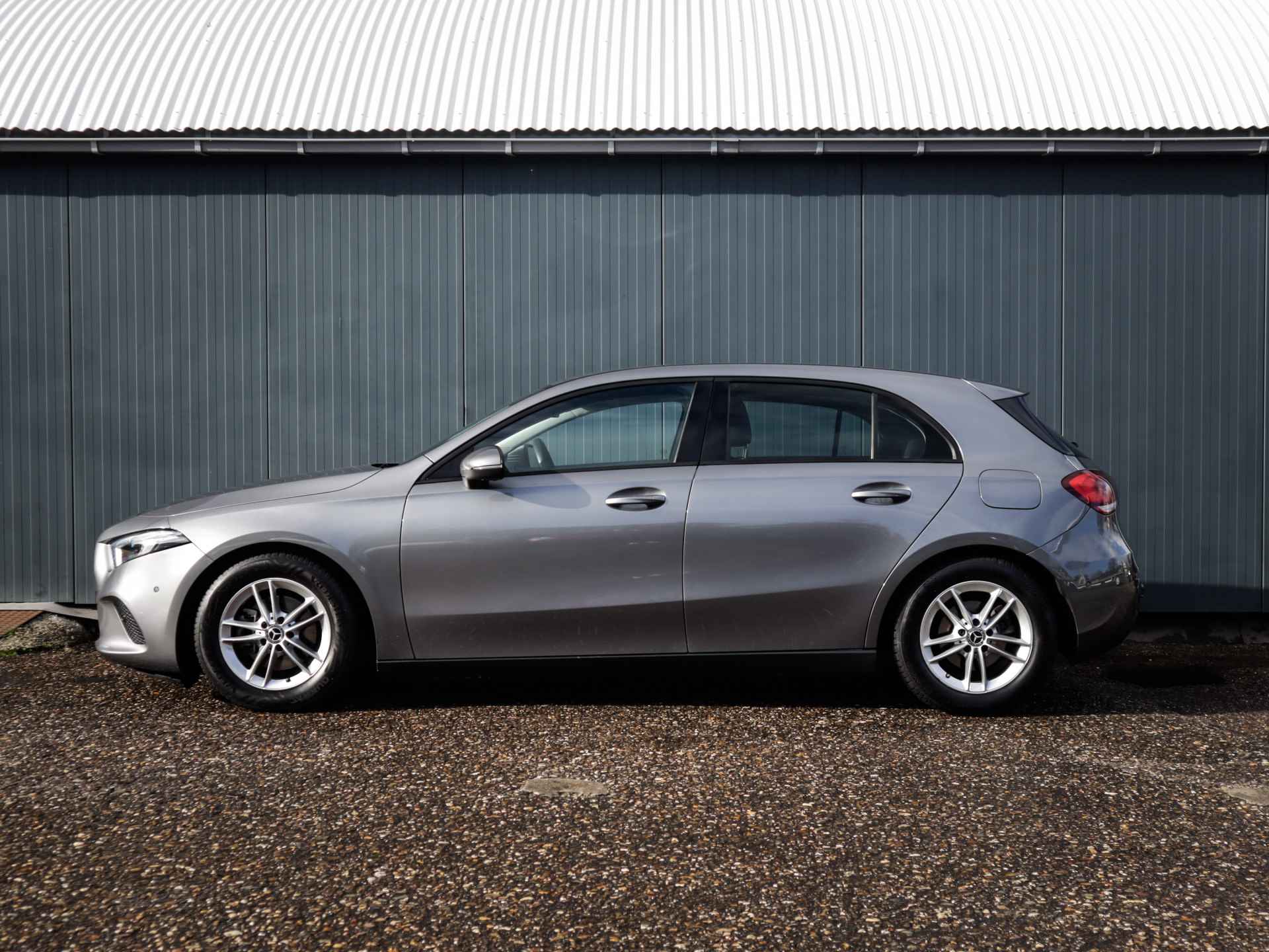 Mercedes-Benz A-Klasse 180 Business Solution (136 PK) 1e-Eig, Keurig-Onderh, 12-Mnd-BOVAG, NL-Auto, Trekhaak, Navigatie, Cruisecontrol, Keyless-Start, Achteruitrijcamera, Parkeersensoren-V+A, Licht-Zicht-Pakket, DAB, Stoelverwarming, Lm-Velgen-16Inch, Privacy-Glas - 33/40