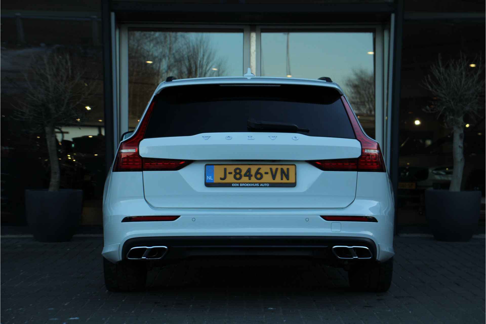 Volvo V60 B3 Momentum Advantage | Adaptive Cruise | Styling-pakket | Camera | Stuur/stoelverwarming | 19-Inch R-Design | BLIS - 19/35