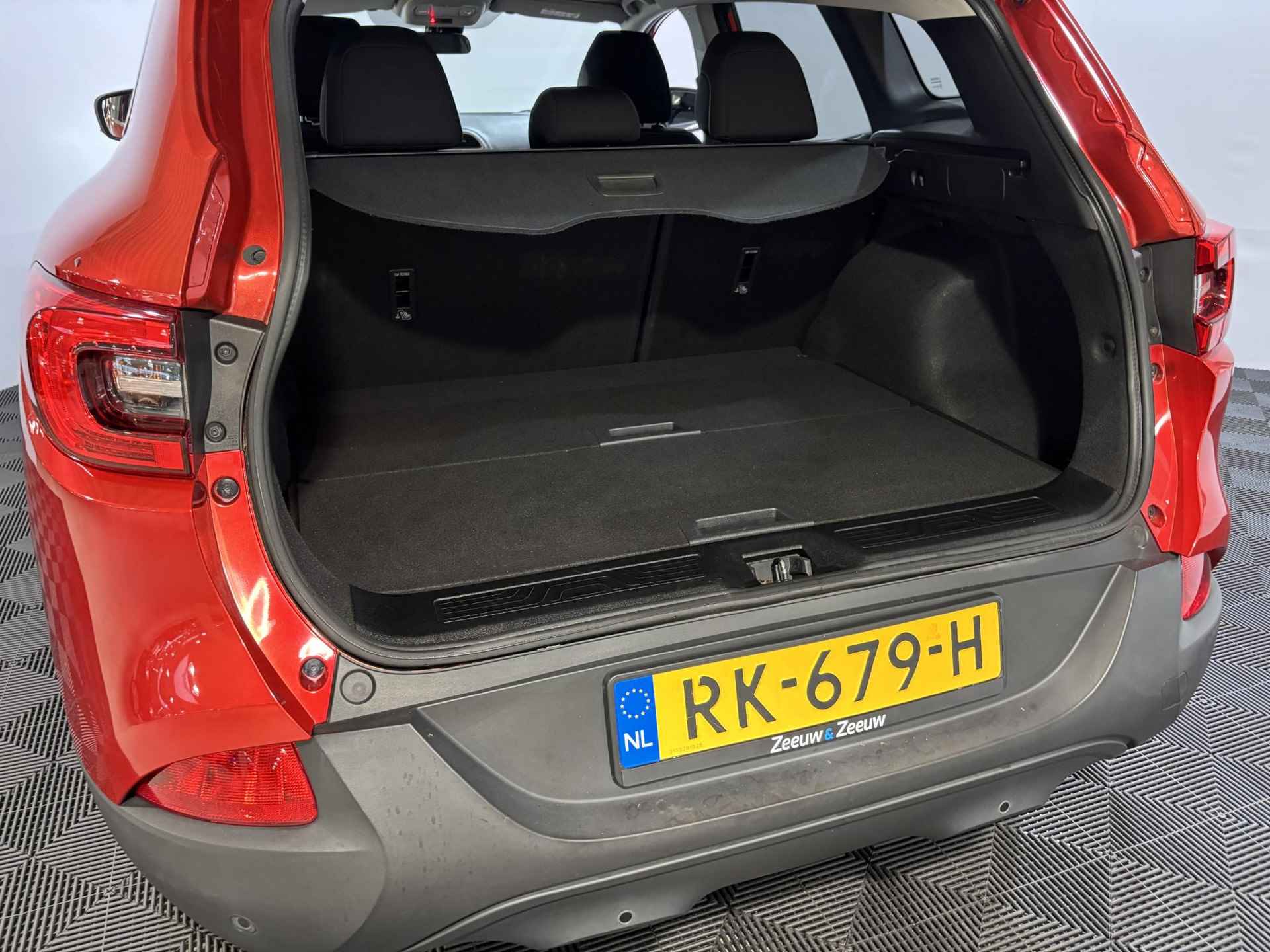 Renault Kadjar 130 PK TCe Limited Automaat | 1e eigenaar | Navi | Parkeersensoren | Climate Control | Cruise Control | Lichtmetalen Velgen | Privacy Glass | Licht & Regen Sensor | - 18/35