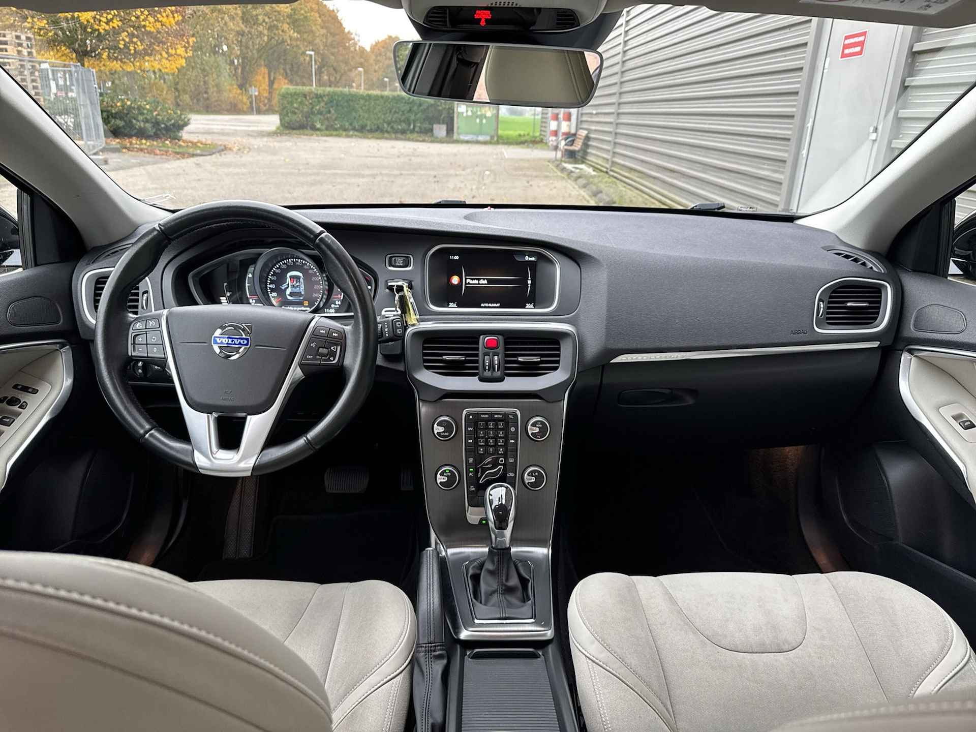 Volvo V40 Cross Country 1.6 D2 Momentum / Achteruitrijcamera / Cruise control / 16" Velgen / - 17/32