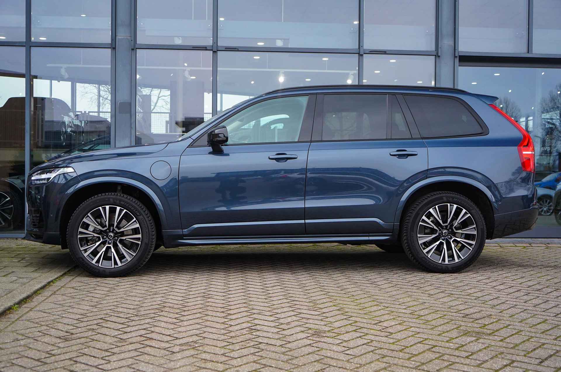 Volvo XC90 2.0 T8 Recharge AWD Ultimate Dark Actieve luchtvering | Harman/Kardon | Panoramadak | Semi Elek trekhaak | Extra getint glas - 3/30