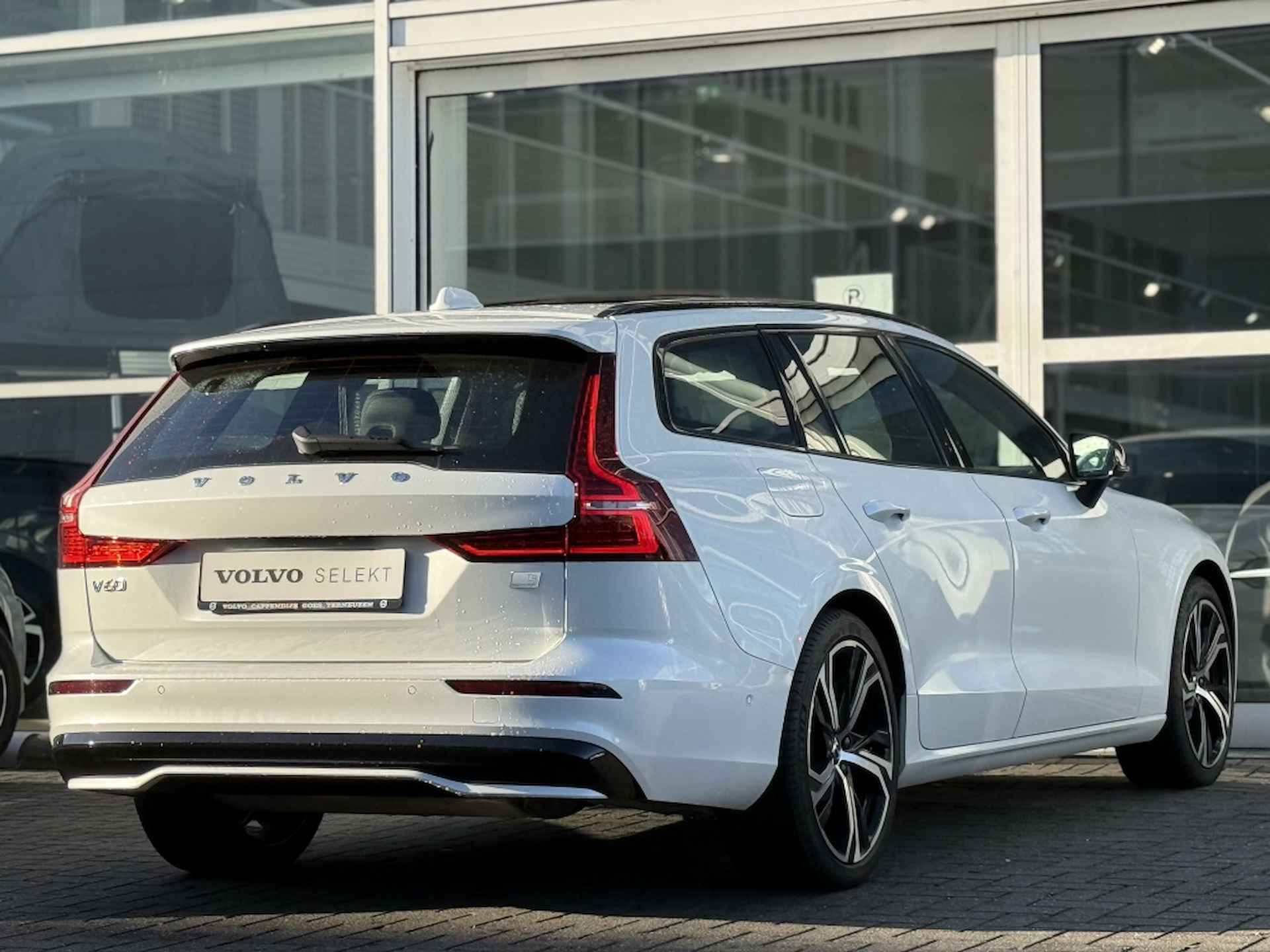 Volvo V60 T6 Recharge 398PK Ultimate Dark| Panodak| Adap.Cruise| 360Camera - 6/49