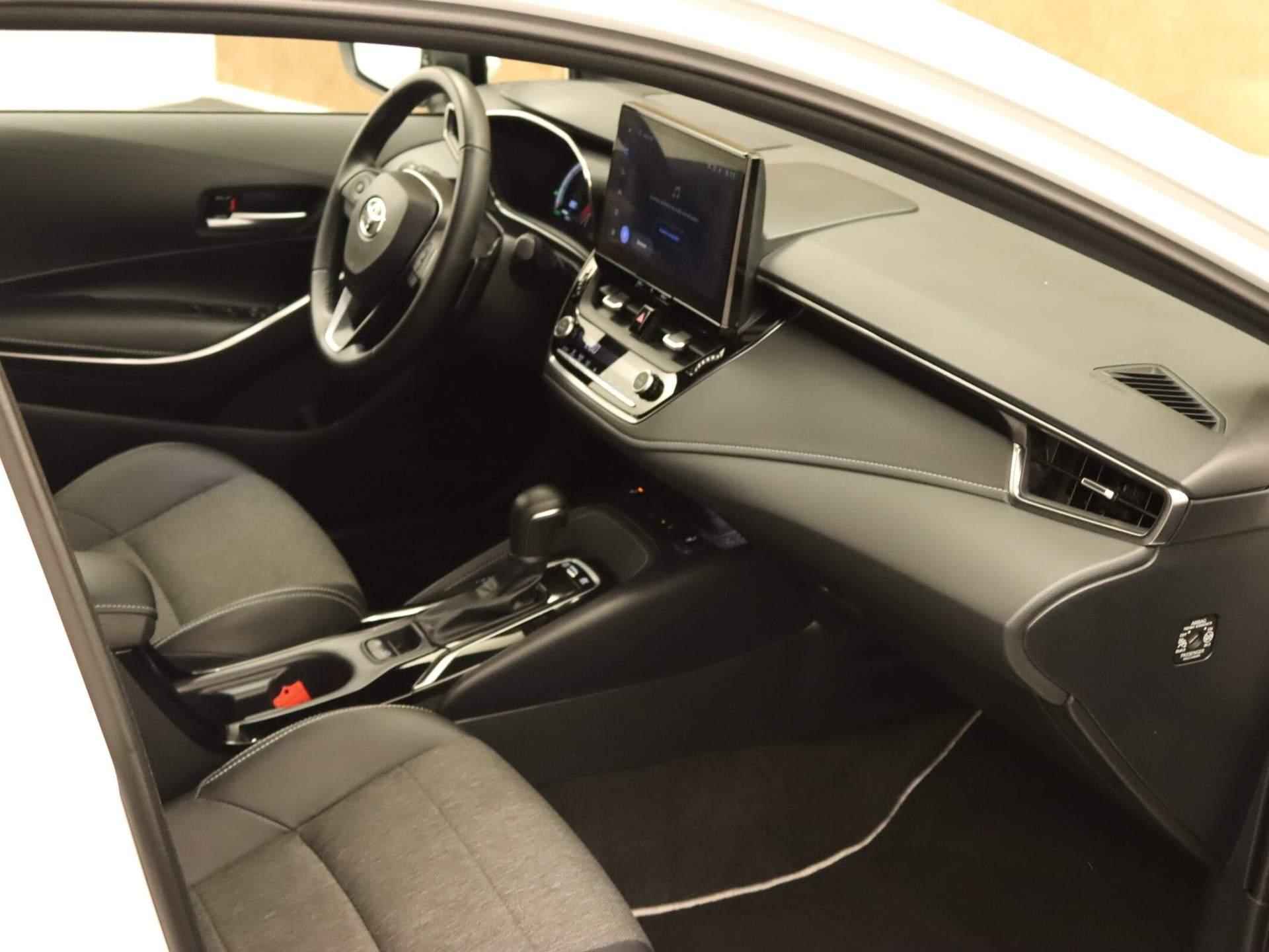 Toyota Corolla Touring Sports Hybrid 200 Business Plus - ORIGINEEL NEDERLANDSE AUTO - ELEKTRISCHE ACHTERKLEP - ADAPTIVE CRUISE CONTROL - STOELVERWARMING - DRAADLOZE TELEFOONLADER - PARKEERSENSOREN VOOR EN ACHTER - 4/42