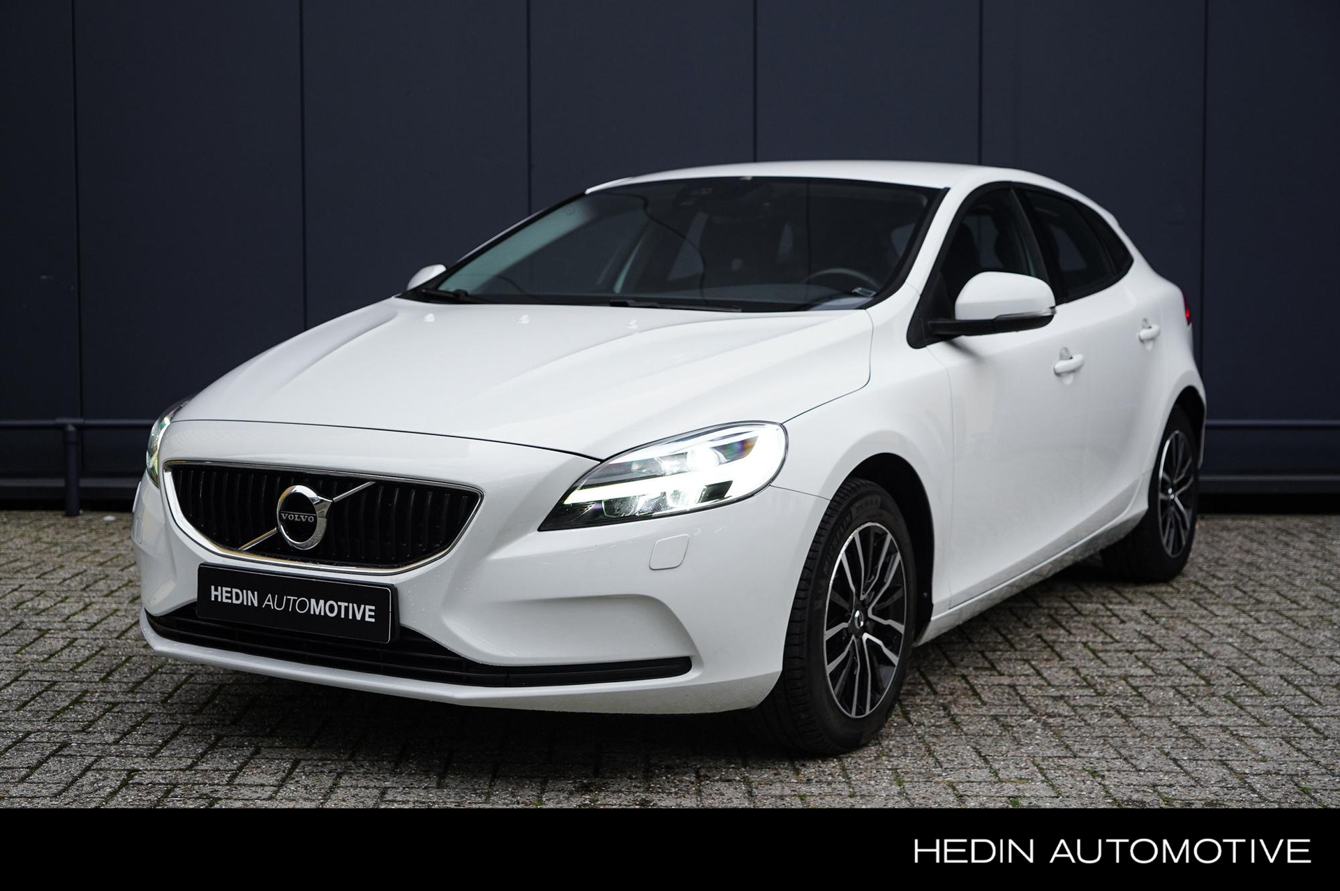 Volvo V40 2.0 T2 Nordic+ | Standkachel | Volvo On Call | Stoelverwarming | Navigatie | Bluetooth | Climate Control | Cruise Control | PDC Achter | Trekhaak