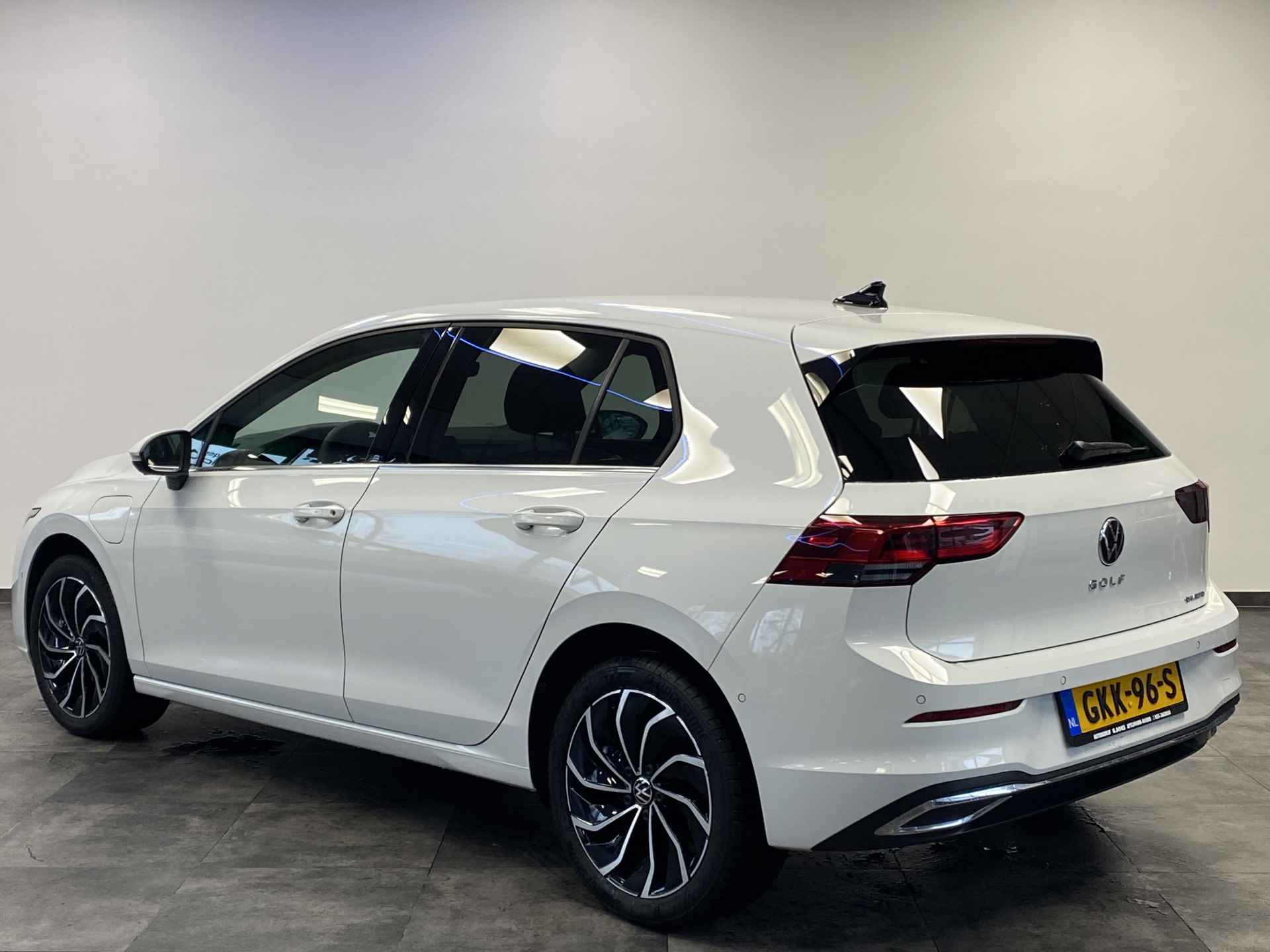 Volkswagen Golf 1.4 eHybrid Style VCP Navigatie Cruise Control 17LMV Sfeerverlichting Flippers bediening 2 Jaar garantie mogelijk* ( vraag naar de voorwaarde) - 3/25