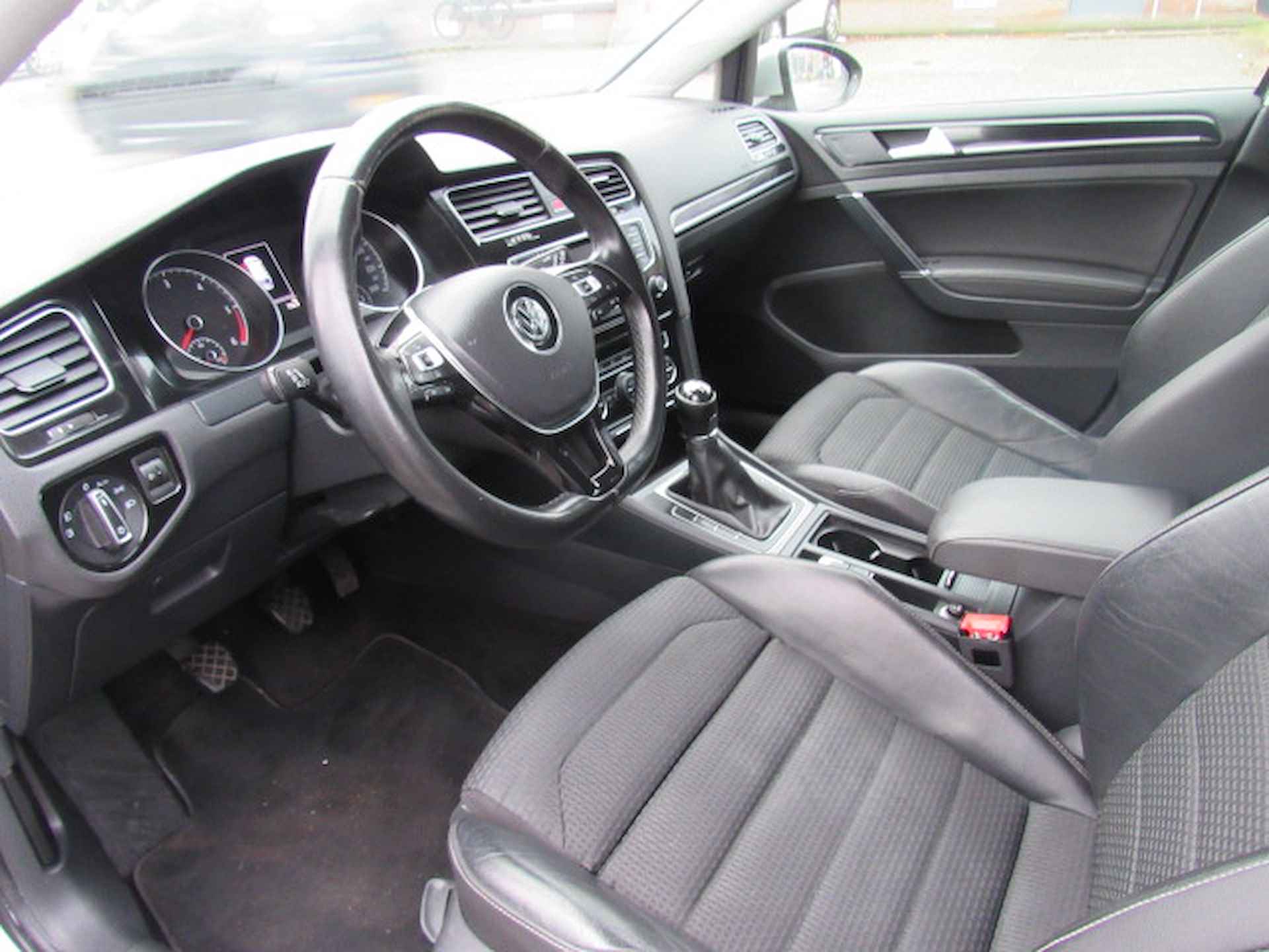 VOLKSWAGEN Golf 1.6 TDI 110pk BMT Highline - 10/17