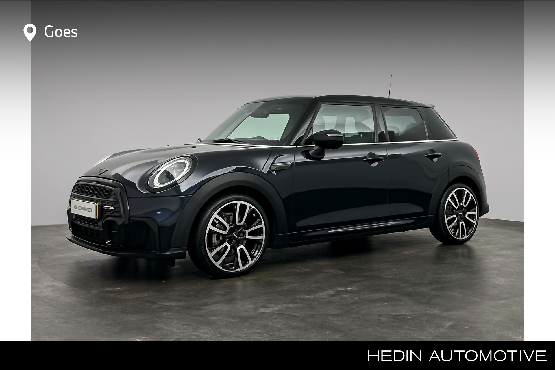 MINI 5-deurs 1.5 Cooper | Adaptief onderstel | Buitenspiegels elektrisch inklapbaar | John Cooper works Aerodynamic Kit | Glazen panoramadak | 	Extra getint glas achter | MINI Head-Up Display |