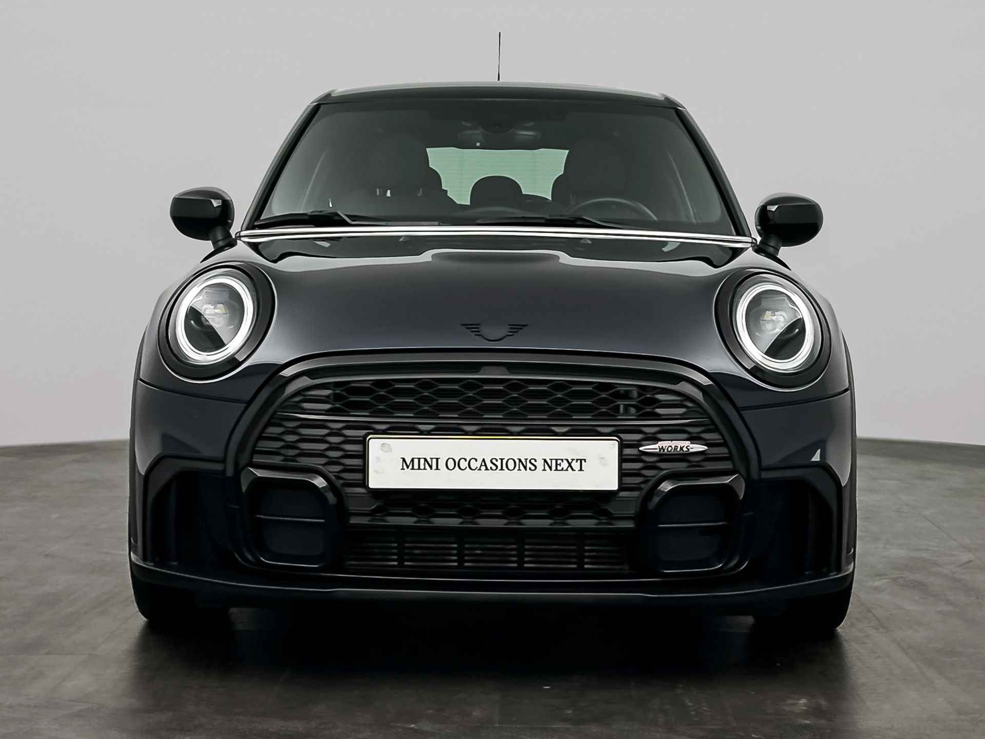 MINI 5-deurs 1.5 Cooper | Adaptief onderstel | Buitenspiegels elektrisch inklapbaar | John Cooper works Aerodynamic Kit | Glazen panoramadak | 	Extra getint glas achter | MINI Head-Up Display | - 6/26