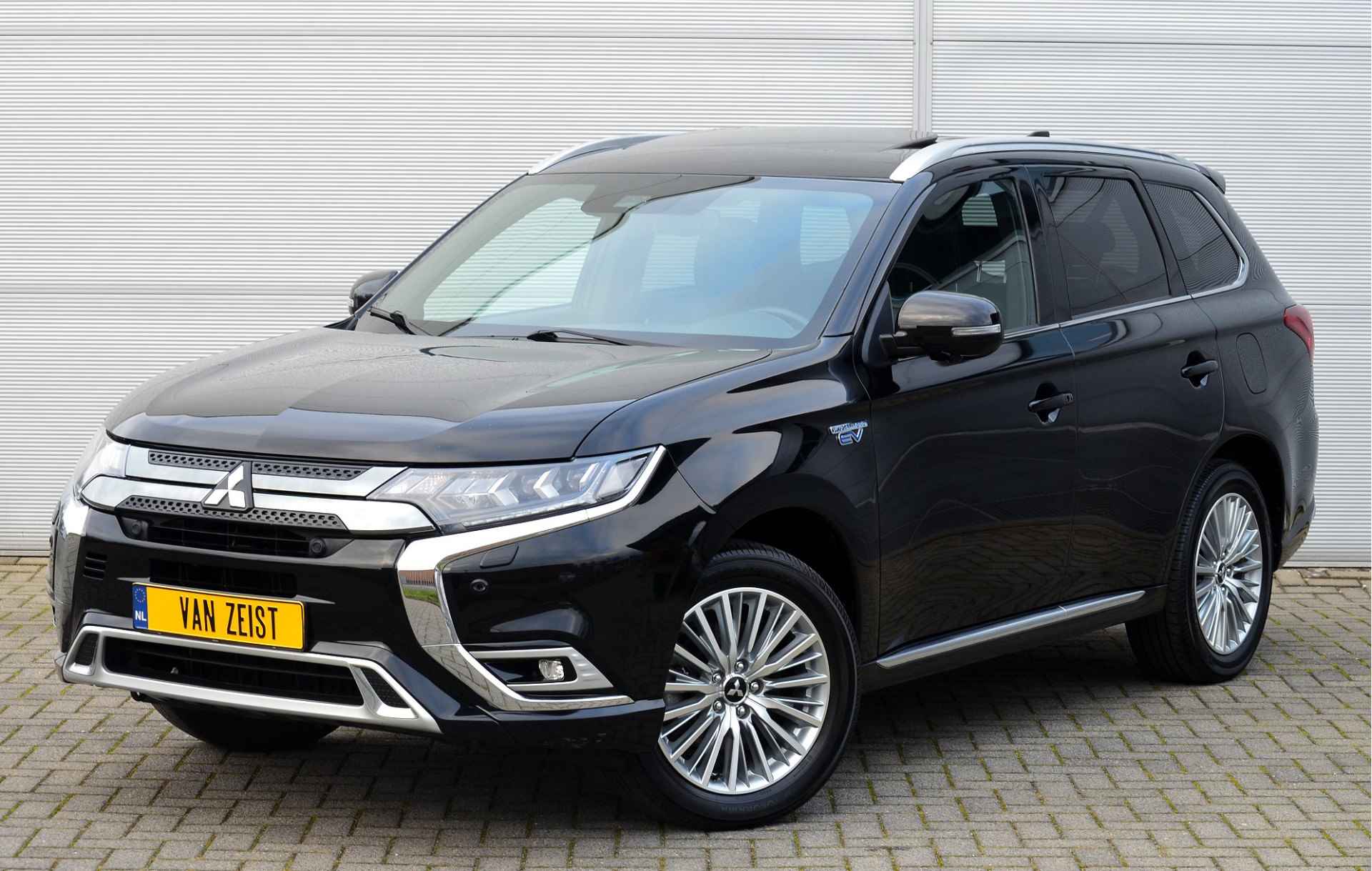 Mitsubishi Outlander PHEV 2.4 INSTYLE 4WD | PLUG IN HYBRID | V2G | SCHUIFDAK | ADAPTIEF CRUISE | TREKHAAK 1500KG | FABRIEKGARANTIE TOT 03-08-2029* | ALL IN RIJKLAARPRIJS - 5/51