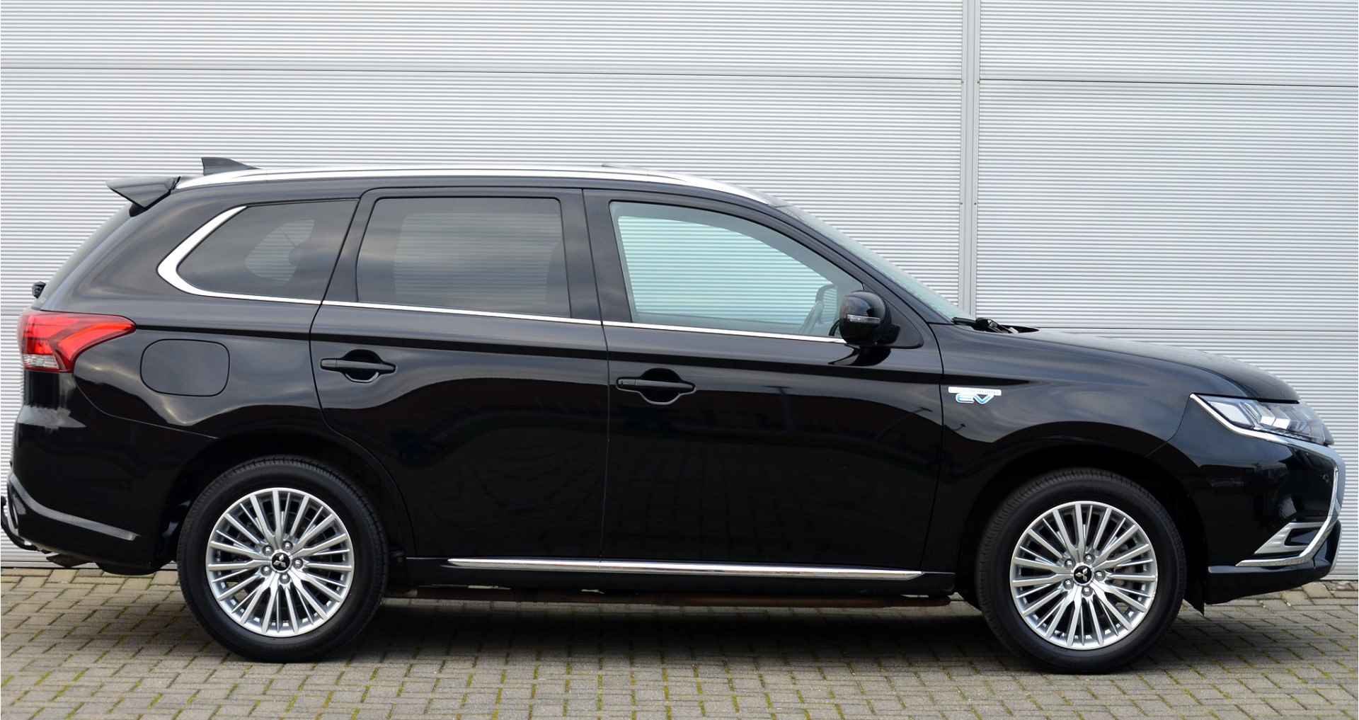 Mitsubishi Outlander PHEV 2.4 INSTYLE 4WD | PLUG IN HYBRID | V2G | SCHUIFDAK | ADAPTIEF CRUISE | TREKHAAK 1500KG | FABRIEKGARANTIE TOT 03-08-2029* | ALL IN RIJKLAARPRIJS - 11/51