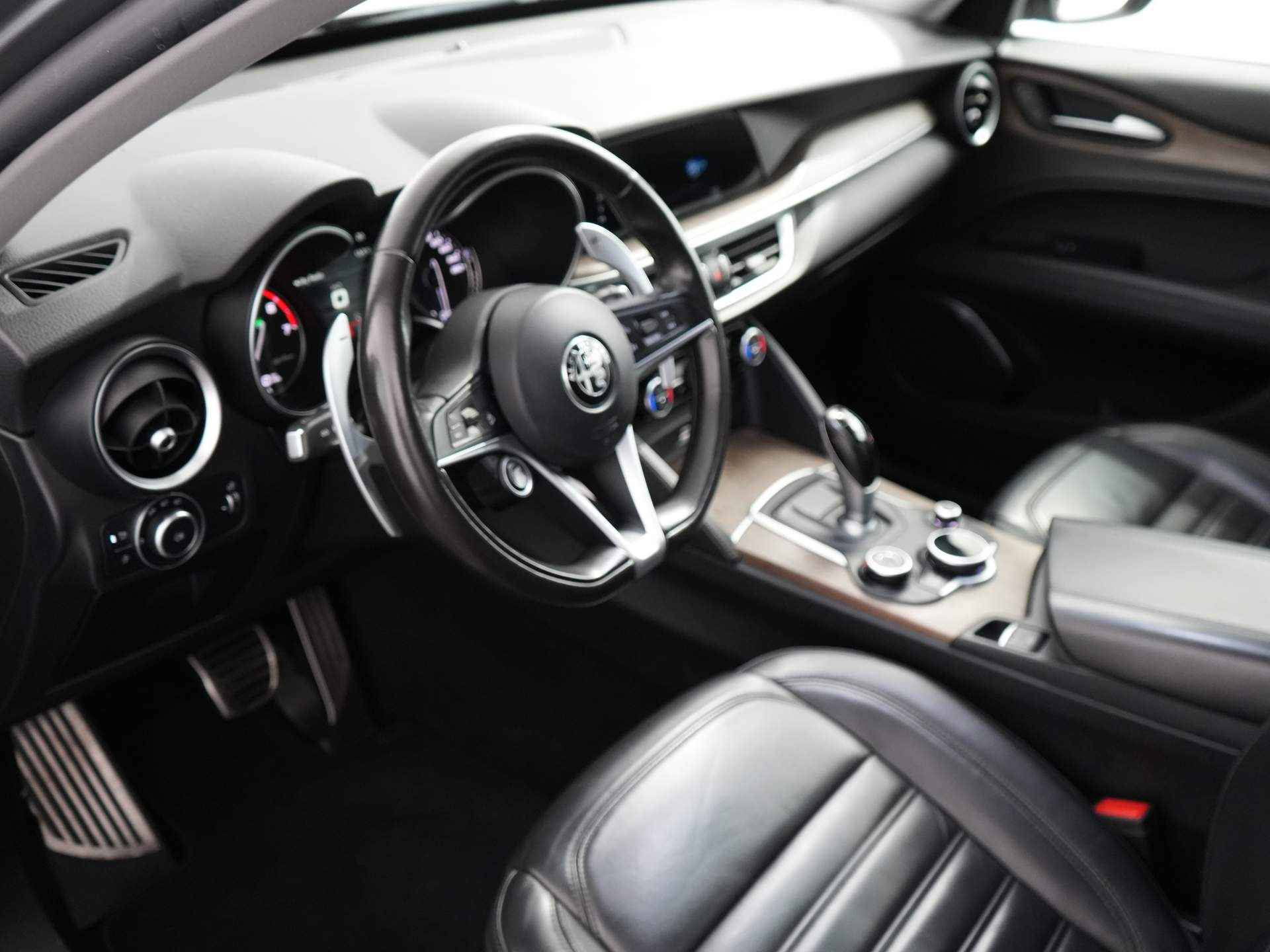 Alfa Romeo Stelvio 2.0 T AWD First Edition | Leder | Navigatie | Stoel & Stuurverwarming | Camera - 23/37
