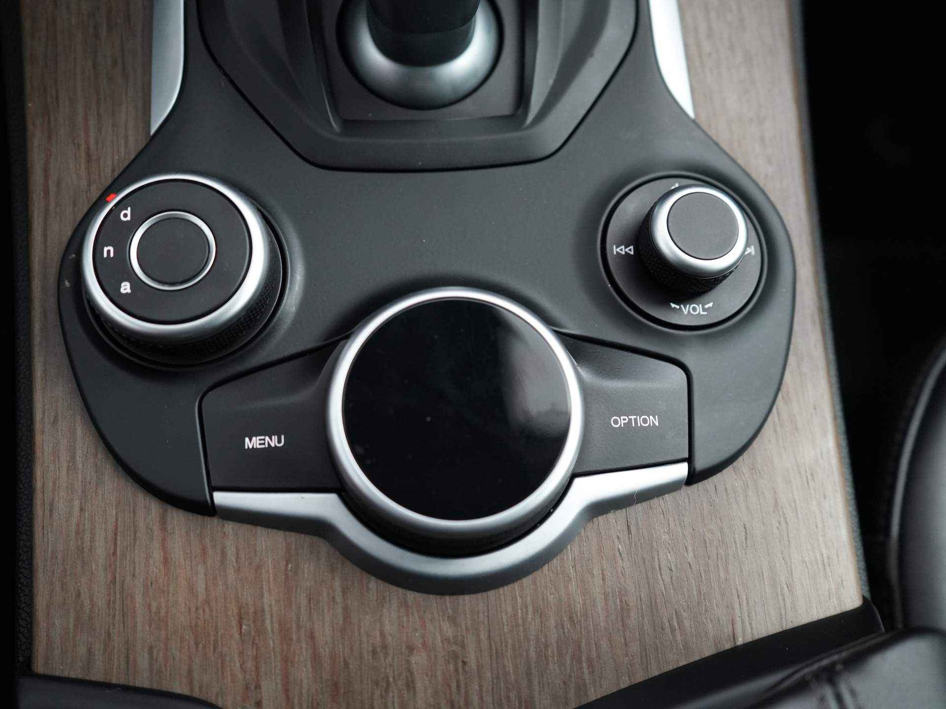 Alfa Romeo Stelvio 2.0 T AWD First Edition | Leder | Navigatie | Stoel & Stuurverwarming | Camera - 27/37