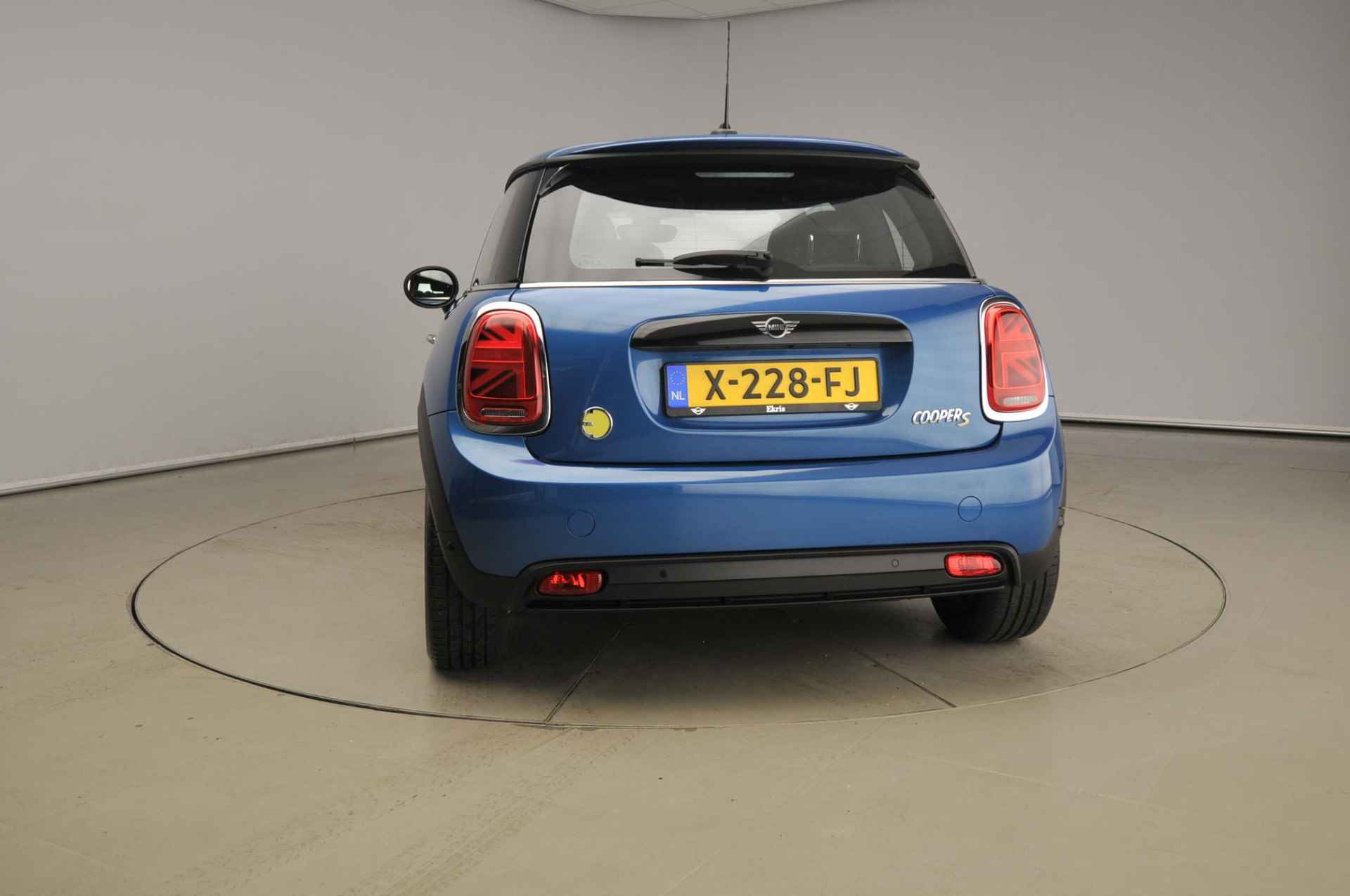 Mini 3-deurs Cooper E Half leder / Sportstoelen / LED / Navigatie / DAB / Cruise / PDC / Alu wielen black - 4/39