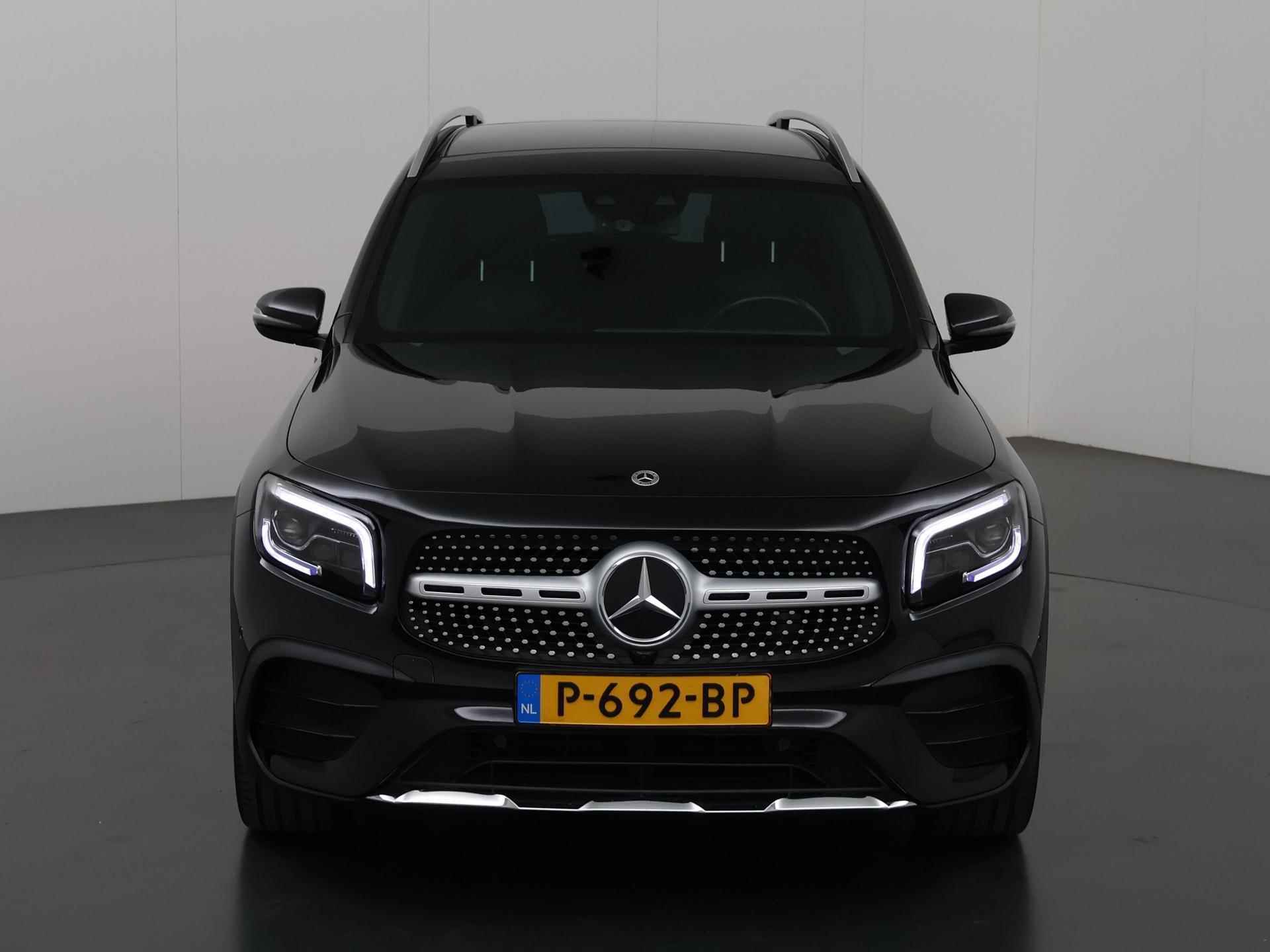 Mercedes-Benz GLB 180 Business Solution AMG | Panoramaschuifdak | Easypack-achterklep | Keyless go | Achteruitrijcamera | Sfeerverlichting | - 4/44