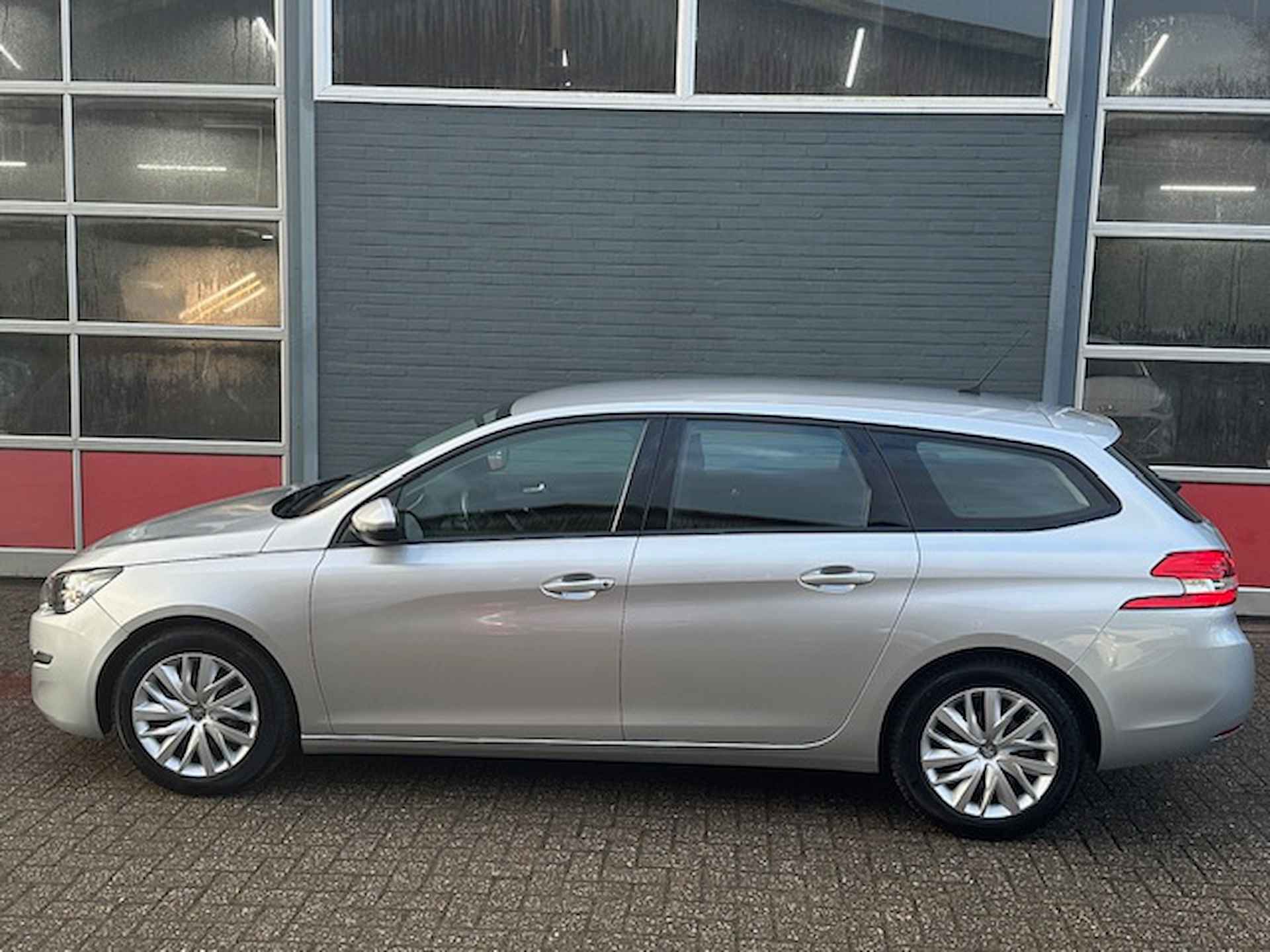 Peugeot 308 SW 1.6 BlueHDI Blue Lease - 3/23