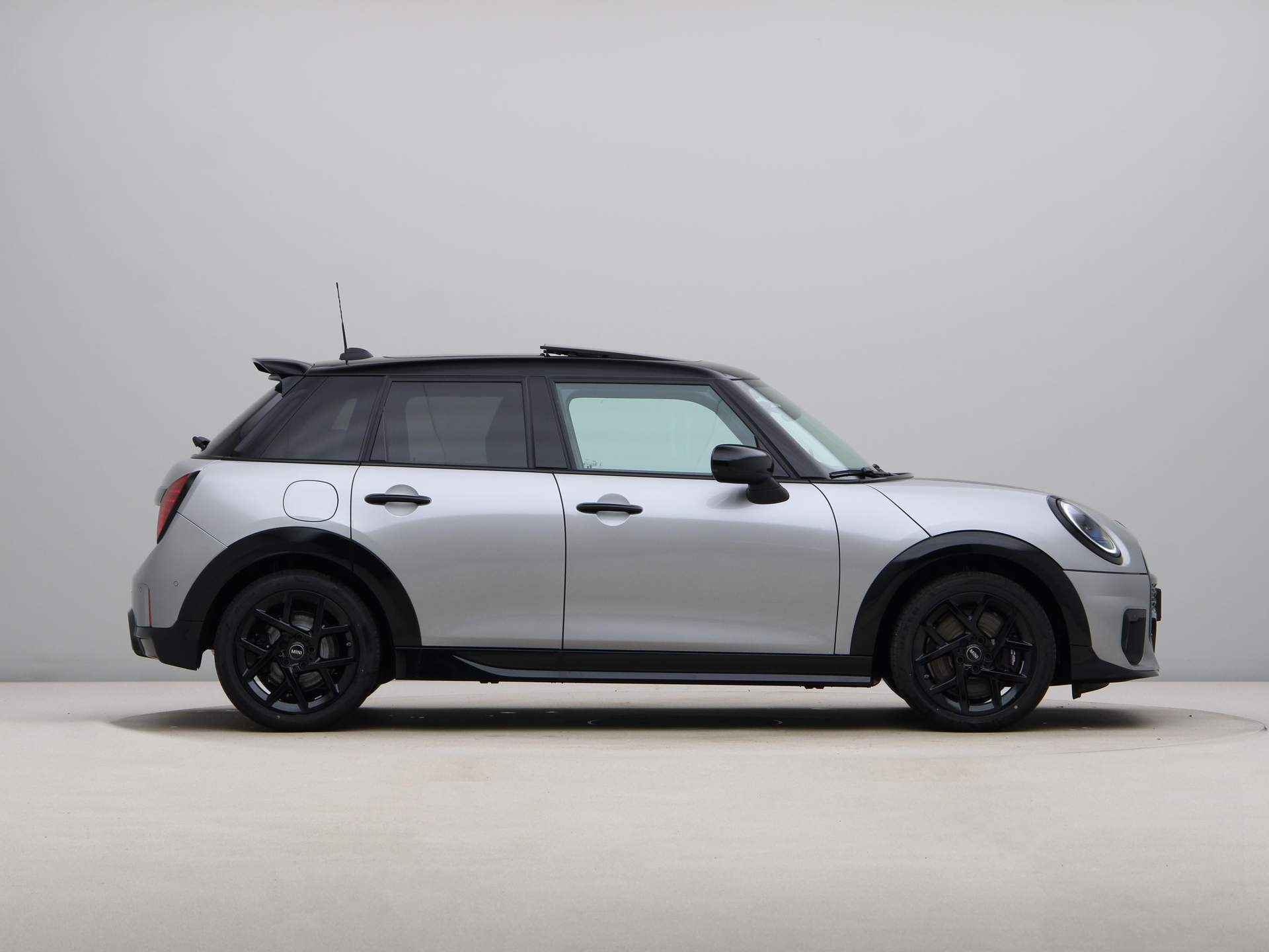 MINI Cooper 5-deurs C John Cooper Works Pakket M PRIVATE LEASE EUR 609,- (48 mnd/10.000 km) - 9/24