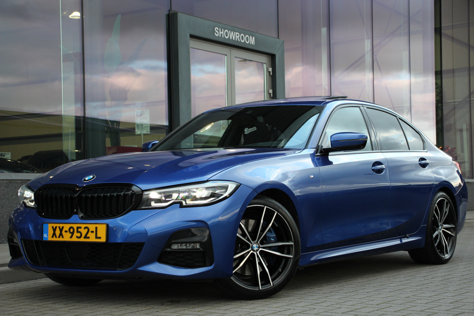 BMW 3-serie 330i High Executive Edition | M-Sport | HUD | H/K | Schuifdak