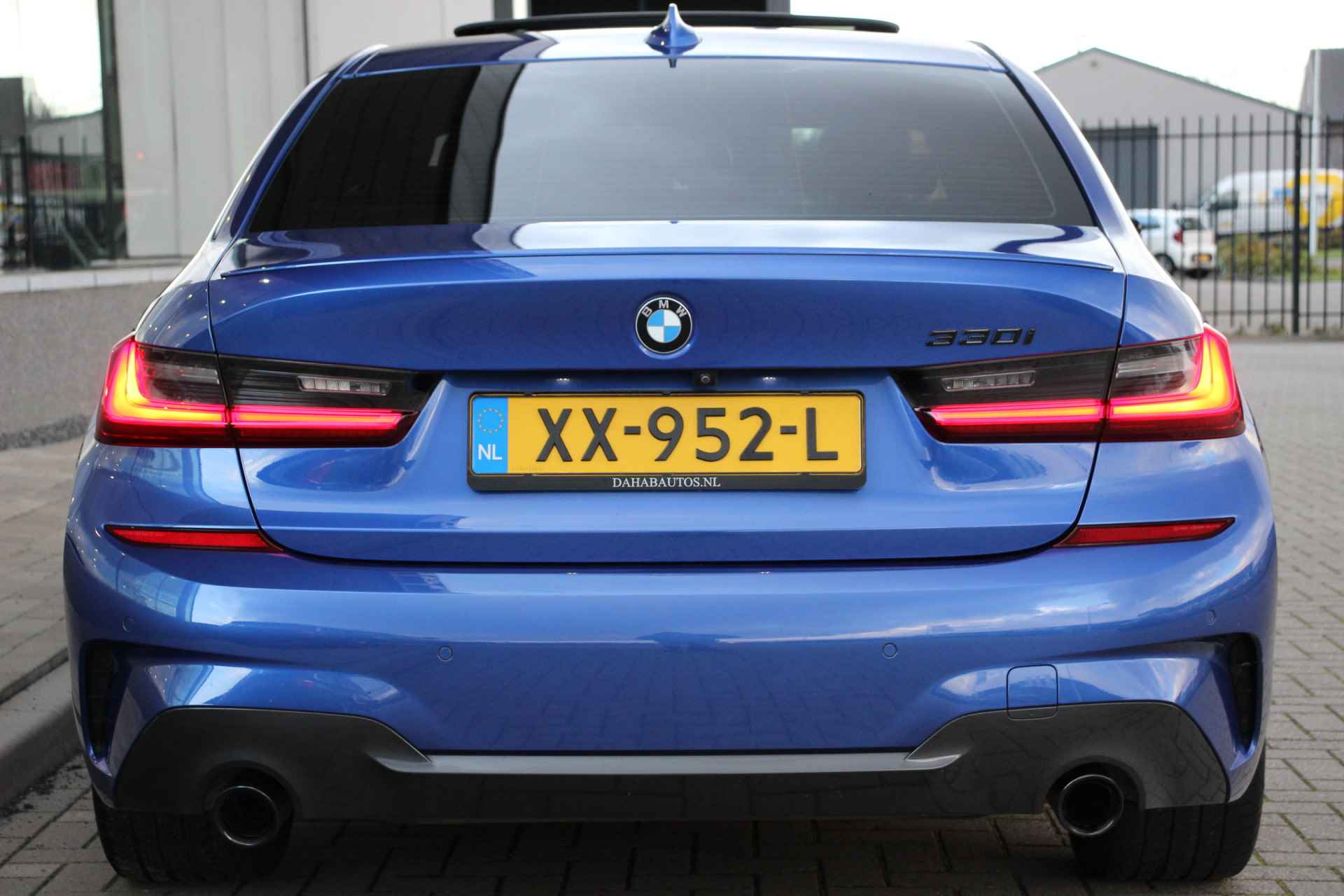 BMW 3-serie 330i High Executive Edition | M-Sport | HUD | H/K | Schuifdak - 13/41