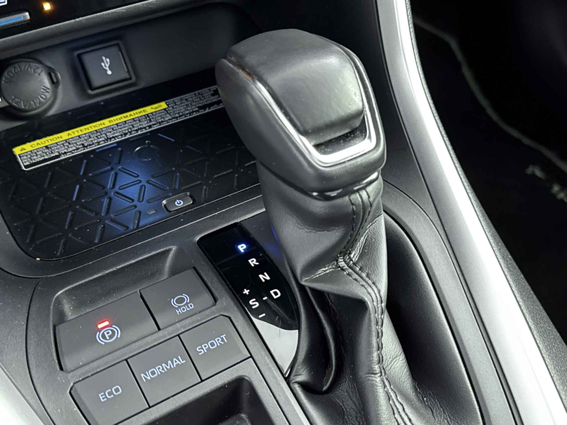 Toyota RAV4 2.5 Hybrid Executive | Premium Pack | Panoramadak | Stoelverwarming & ventilatie | Elektrsche achterklep | - 12/42