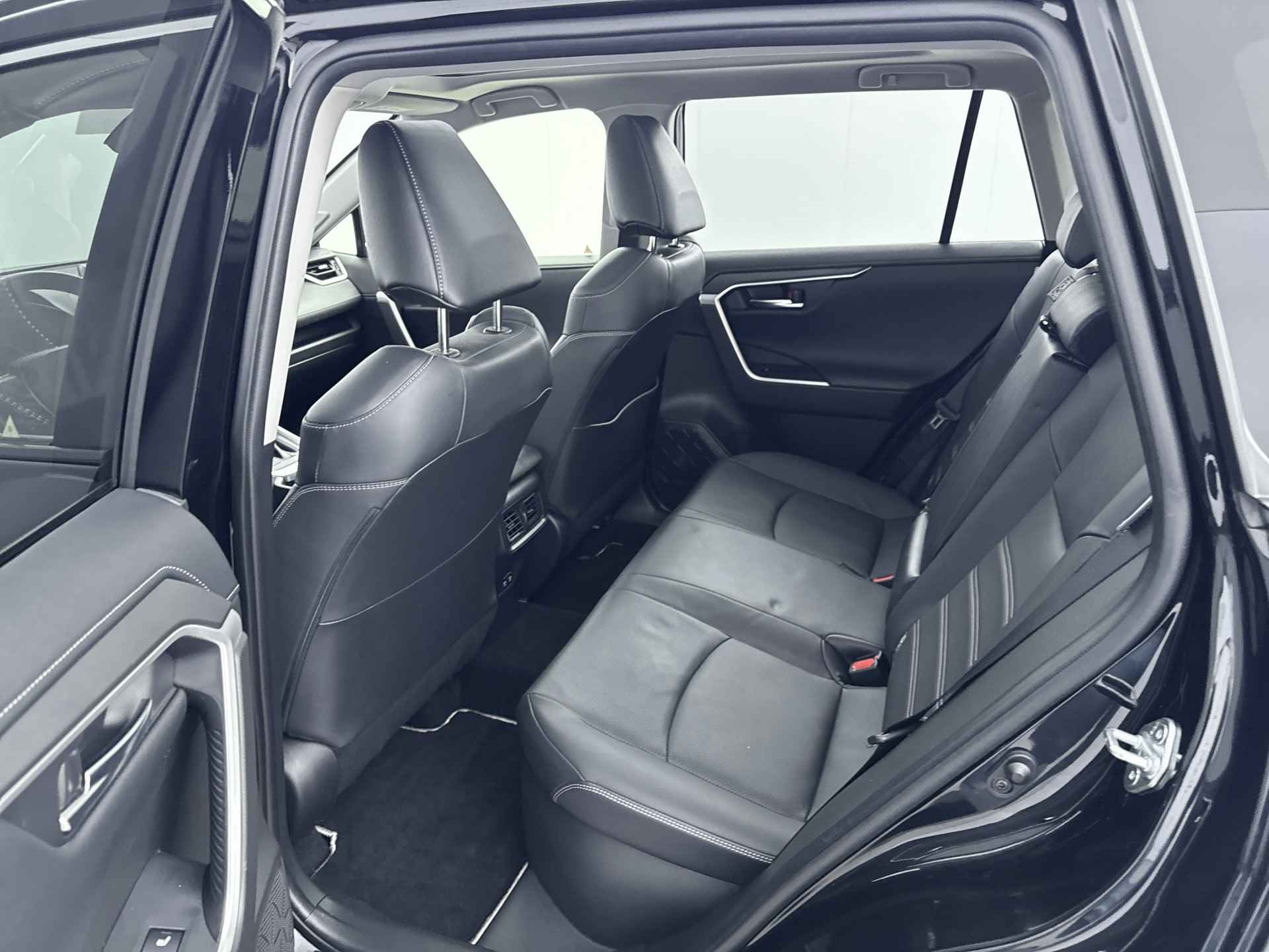 Toyota RAV4 2.5 Hybrid Executive | Premium Pack | Panoramadak | Stoelverwarming & ventilatie | Elektrsche achterklep | OVV A'dam ZO TR - 22/42