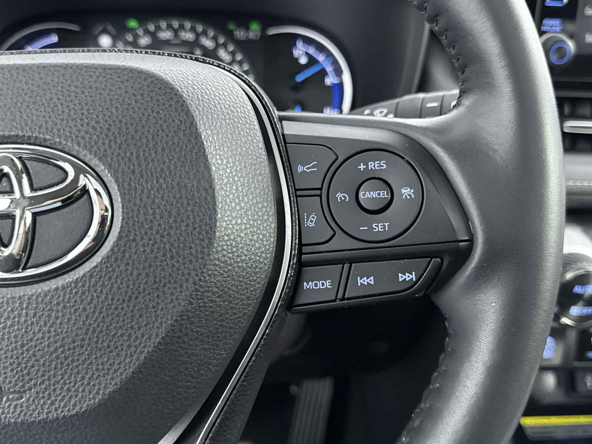Toyota RAV4 2.5 Hybrid Executive | Premium Pack | Panoramadak | Stoelverwarming & ventilatie | Elektrsche achterklep | OVV A'dam ZO TR - 24/42