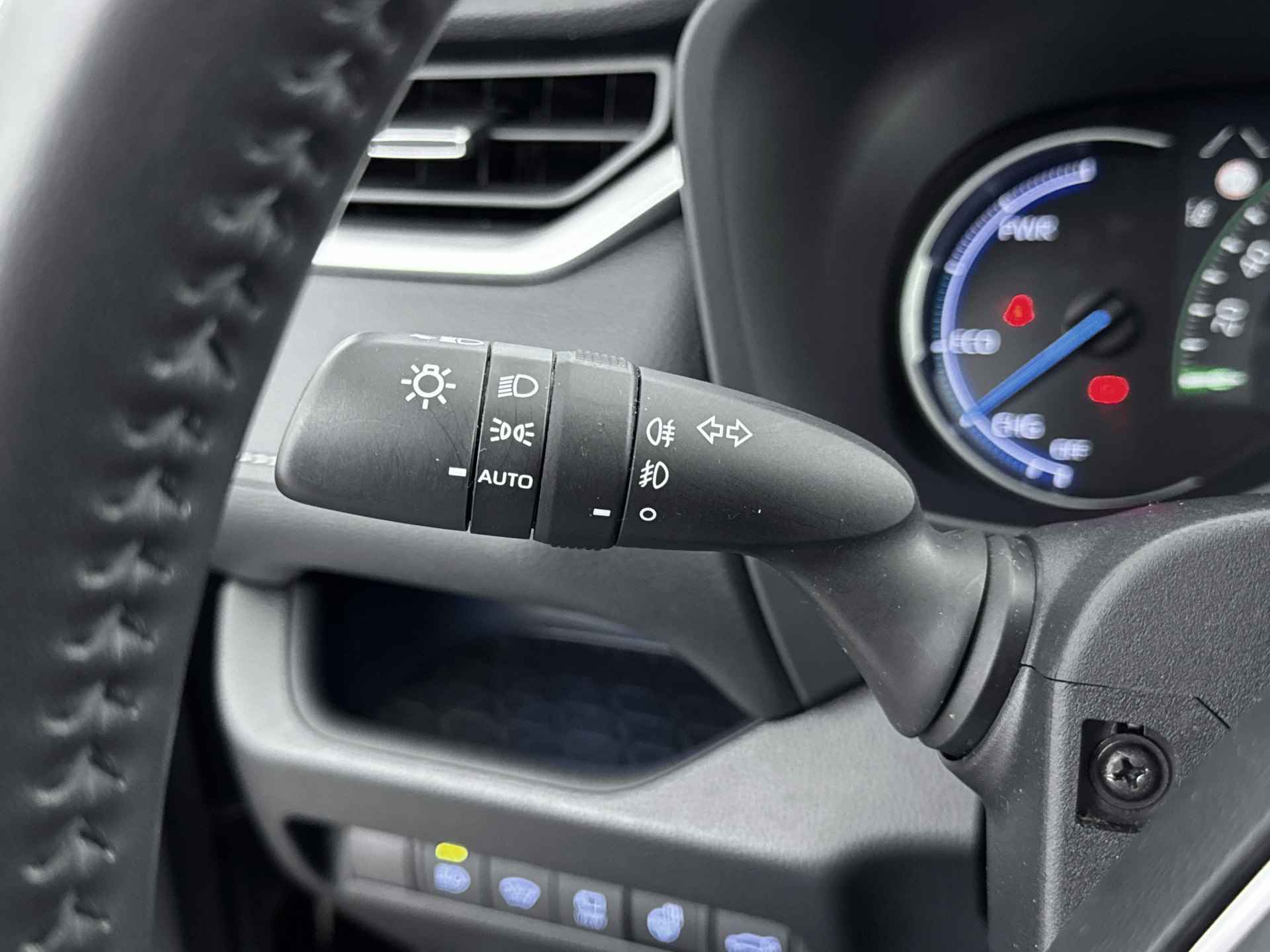 Toyota RAV4 2.5 Hybrid Executive | Premium Pack | Panoramadak | Stoelverwarming & ventilatie | Elektrsche achterklep | OVV A'dam ZO TR - 25/42