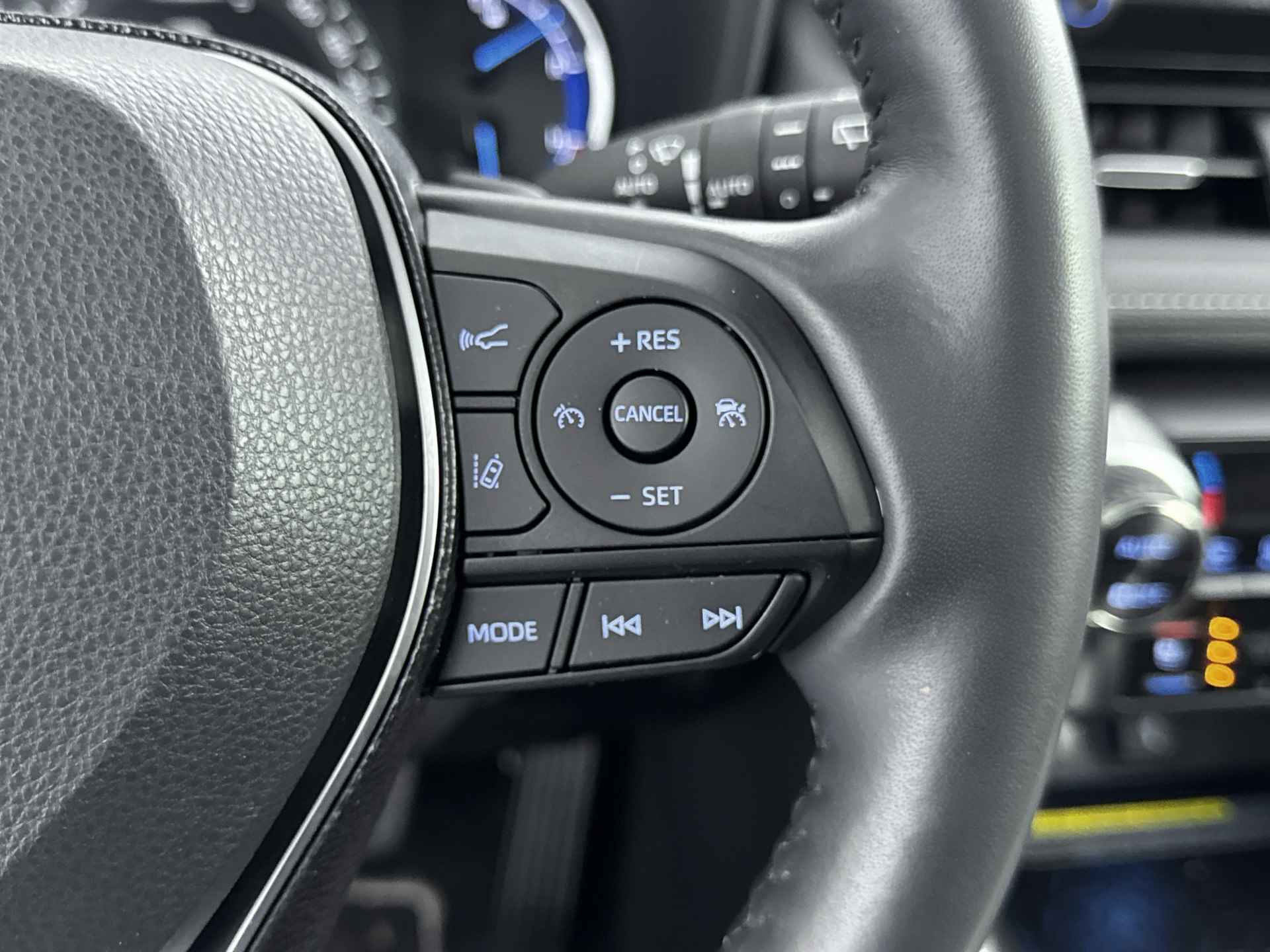 Toyota RAV4 2.5 Hybrid Executive | Premium Pack | Panoramadak | Stoelverwarming & ventilatie | Elektrsche achterklep | OVV A'dam ZO TR - 27/42