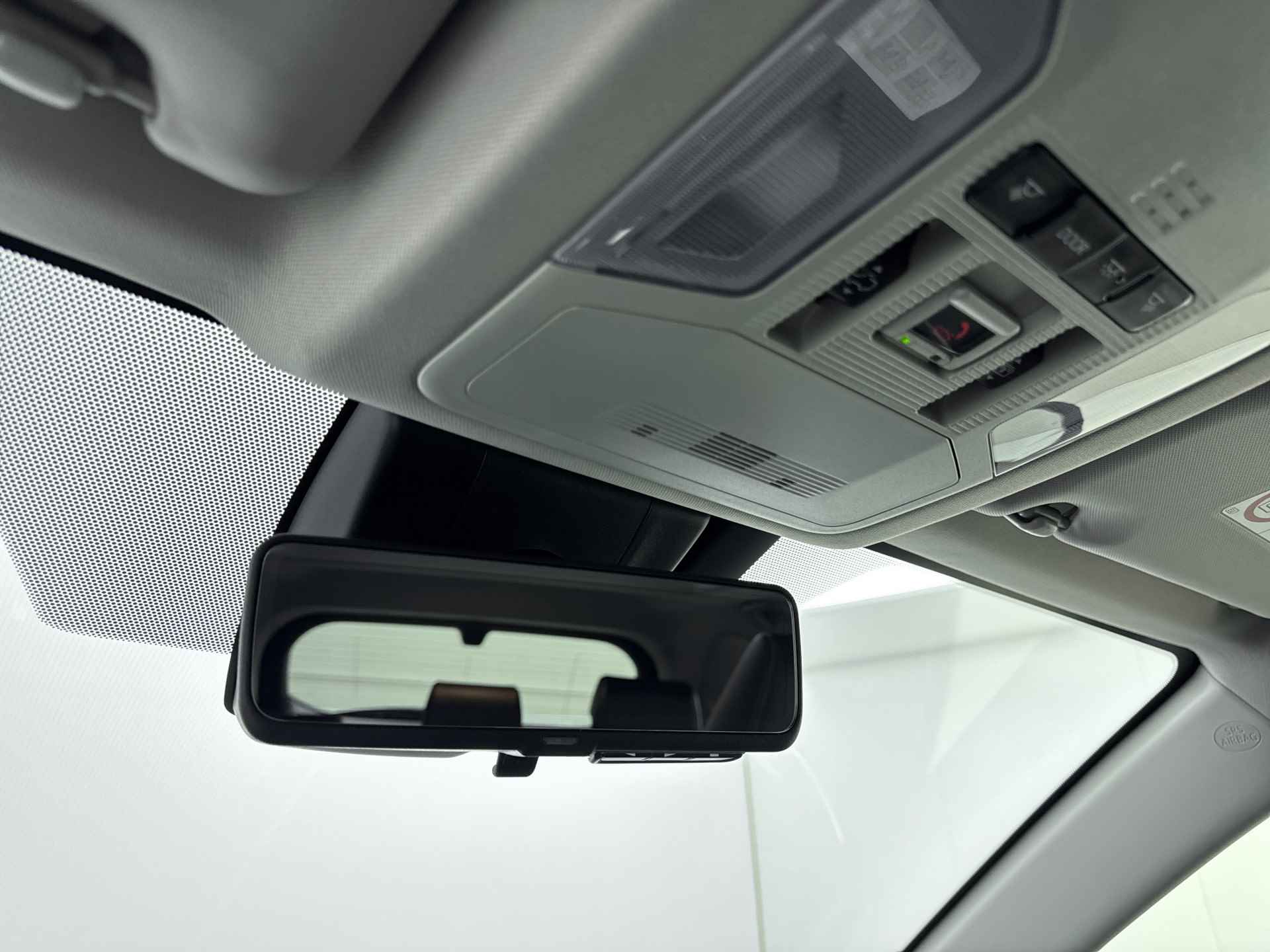Toyota RAV4 2.5 Hybrid Executive | Premium Pack | Panoramadak | Stoelverwarming & ventilatie | Elektrsche achterklep | OVV A'dam ZO TR - 33/42