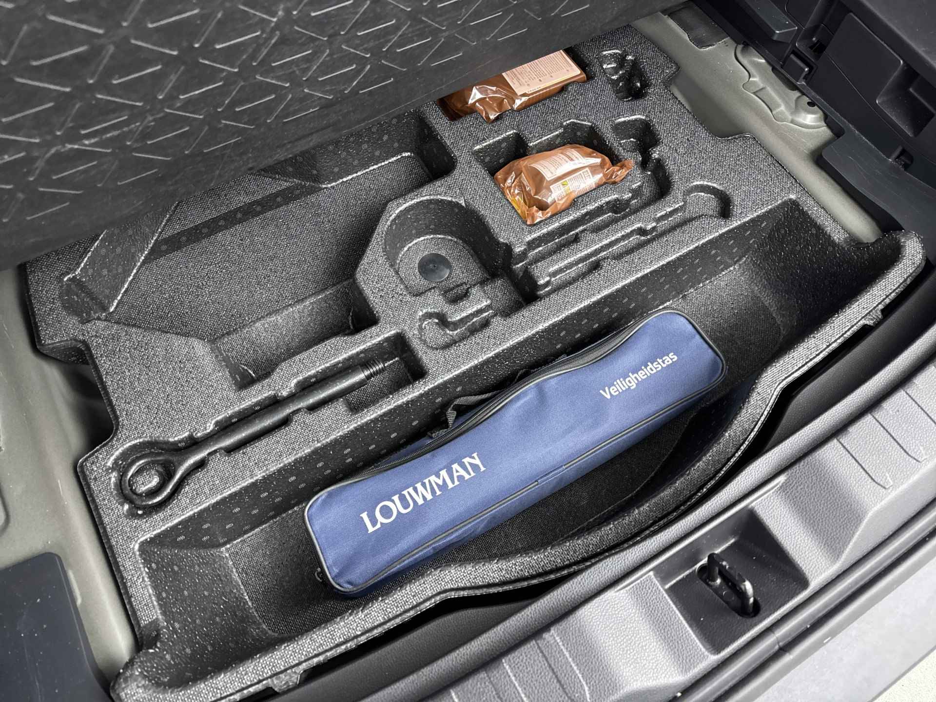 Toyota RAV4 2.5 Hybrid Executive | Premium Pack | Panoramadak | Stoelverwarming & ventilatie | Elektrsche achterklep | - 39/42