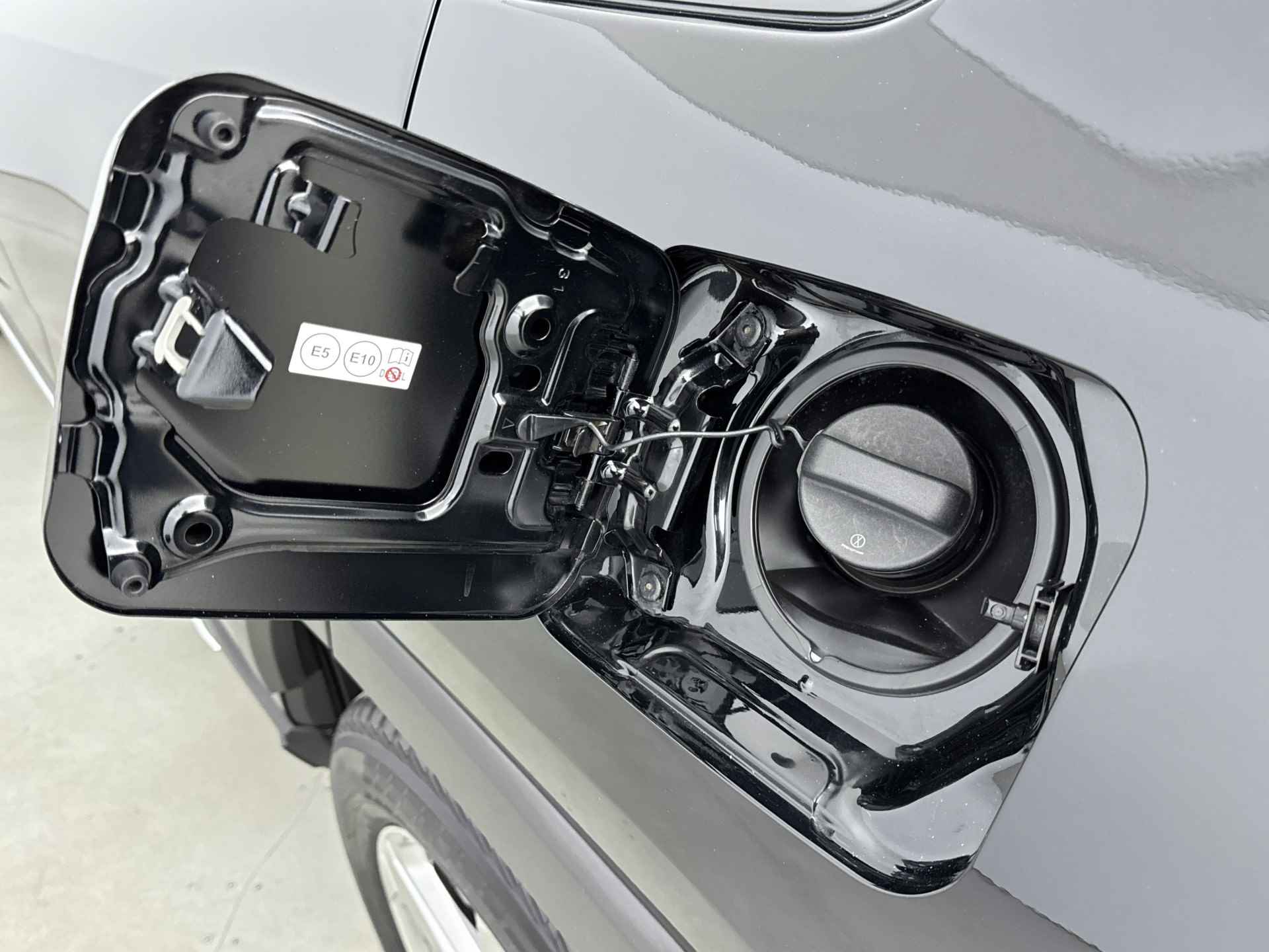 Toyota RAV4 2.5 Hybrid Executive | Premium Pack | Panoramadak | Stoelverwarming & ventilatie | Elektrsche achterklep | OVV A'dam ZO TR - 41/42