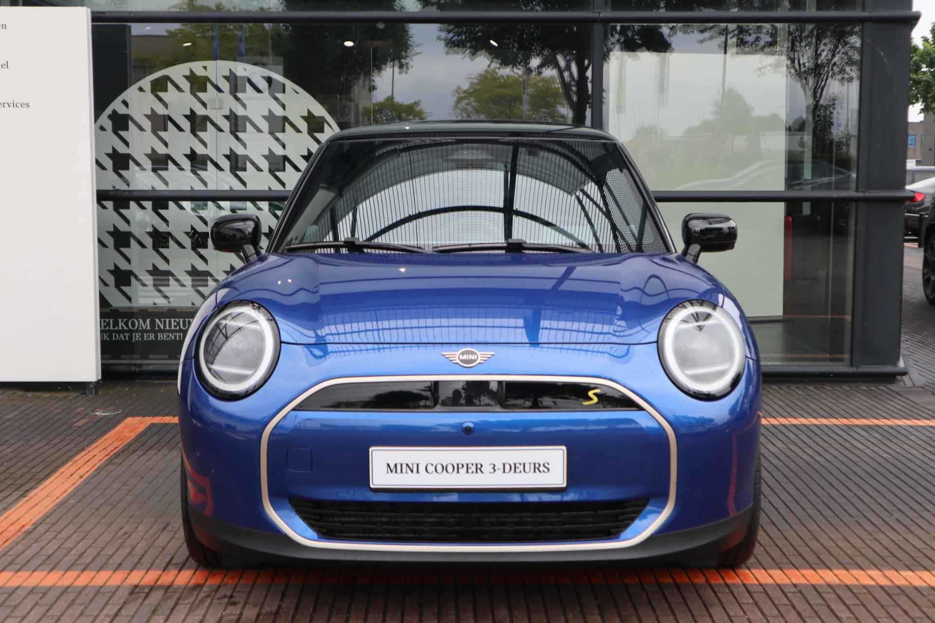 MINI Cooper SE 54.2 kWh | Favoured Trim + Package XL - 4/23