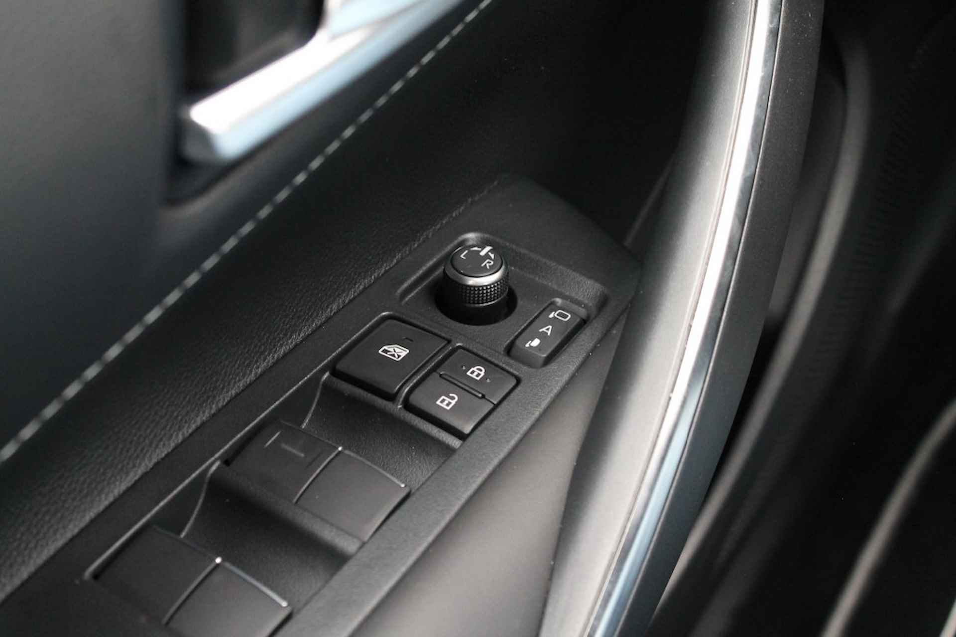 TOYOTA Corolla 1.8 Hybrid Team D - Apple Carplay - Direct leverbaar - 19/31