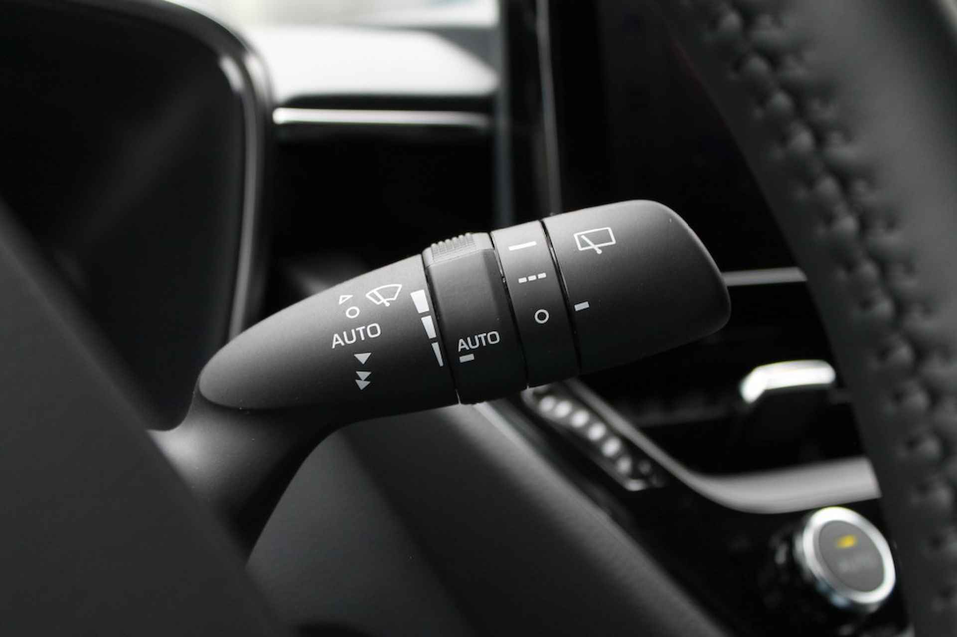 TOYOTA Corolla 1.8 Hybrid Team D - Apple Carplay - Direct leverbaar - 24/31