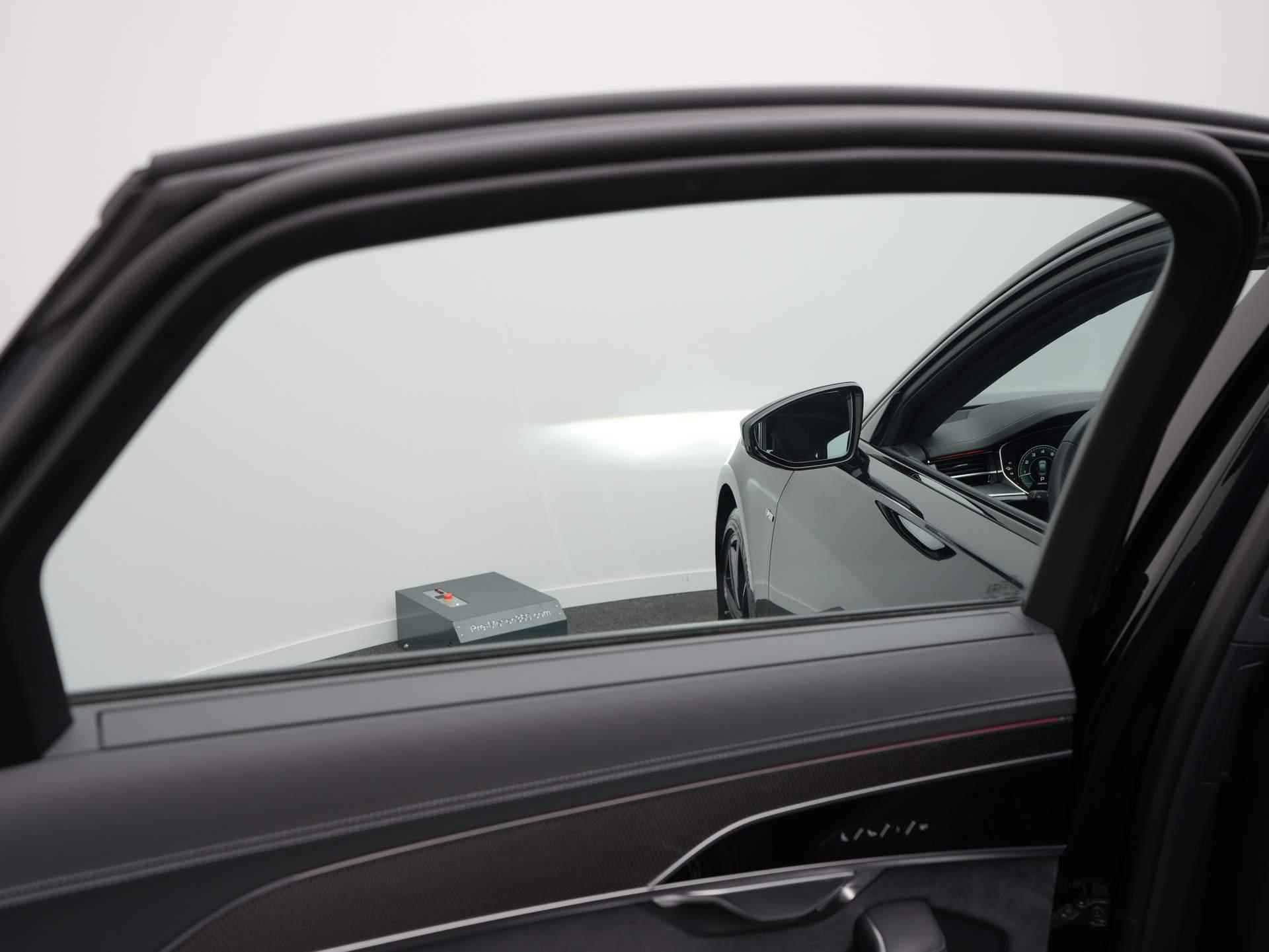 Audi A8 60 TFSI e quattro | S Line | zwart optiek | assistentiepakketten | panoramadak | B&O | 21" - 56/71