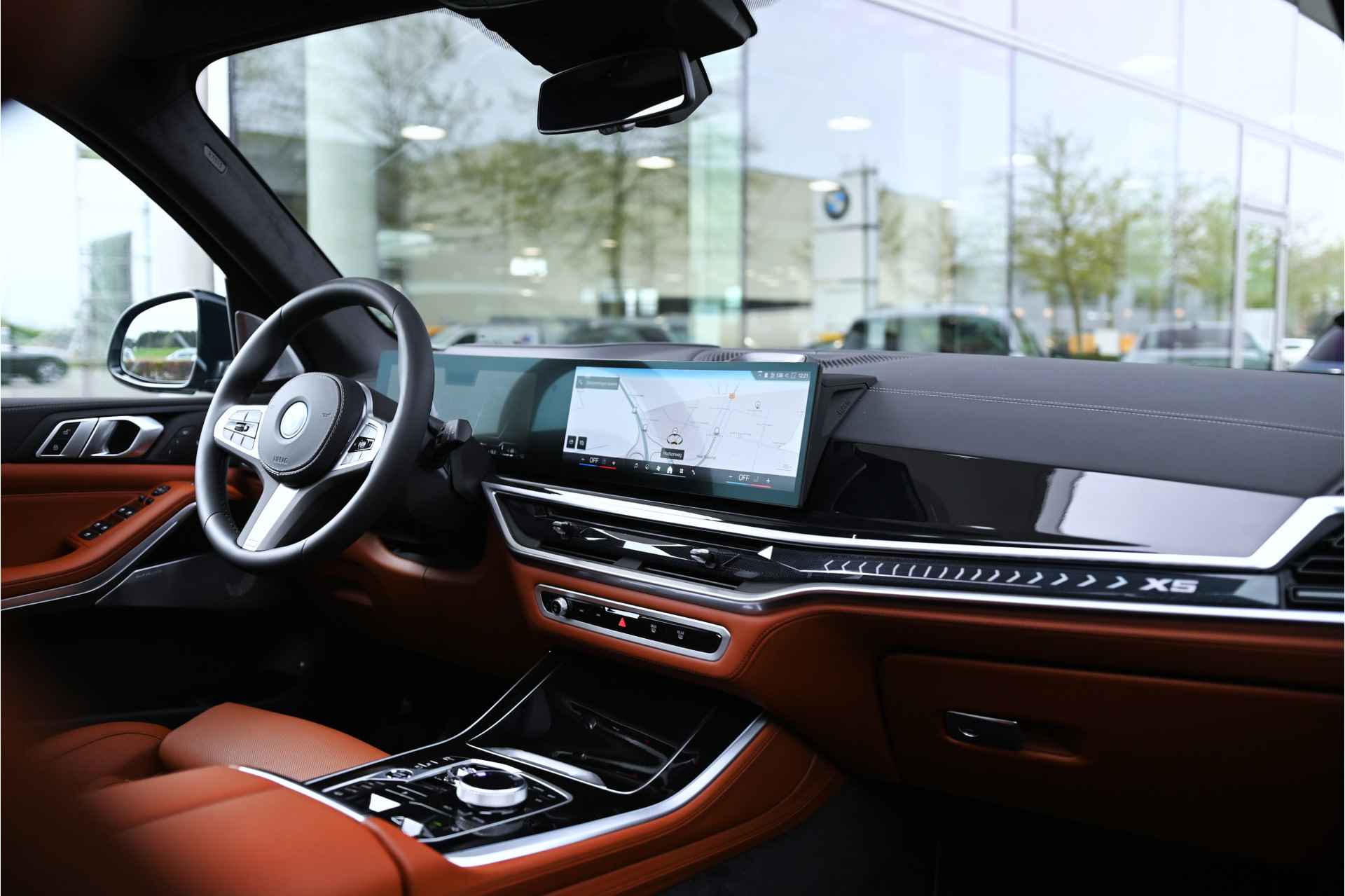 BMW X5 xDrive50e Launch M Sport Automaat / Panoramadak Sky Lounge / Trekhaak / Stoelventilatie / Adaptieve LED / Bowers & Wilkins / Gesture Control / Parking Assistant Professional - 4/43
