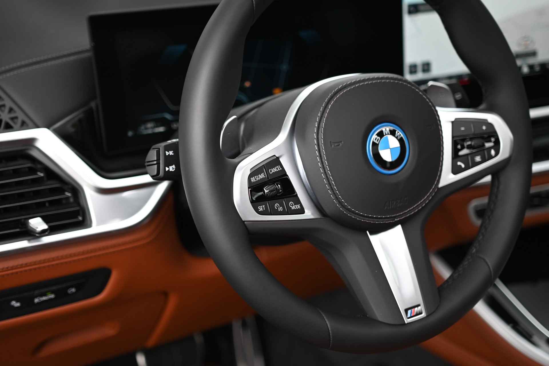 BMW X5 xDrive50e Launch M Sport Automaat / Panoramadak Sky Lounge / Trekhaak / Stoelventilatie / Adaptieve LED / Bowers & Wilkins / Gesture Control / Parking Assistant Professional - 18/43