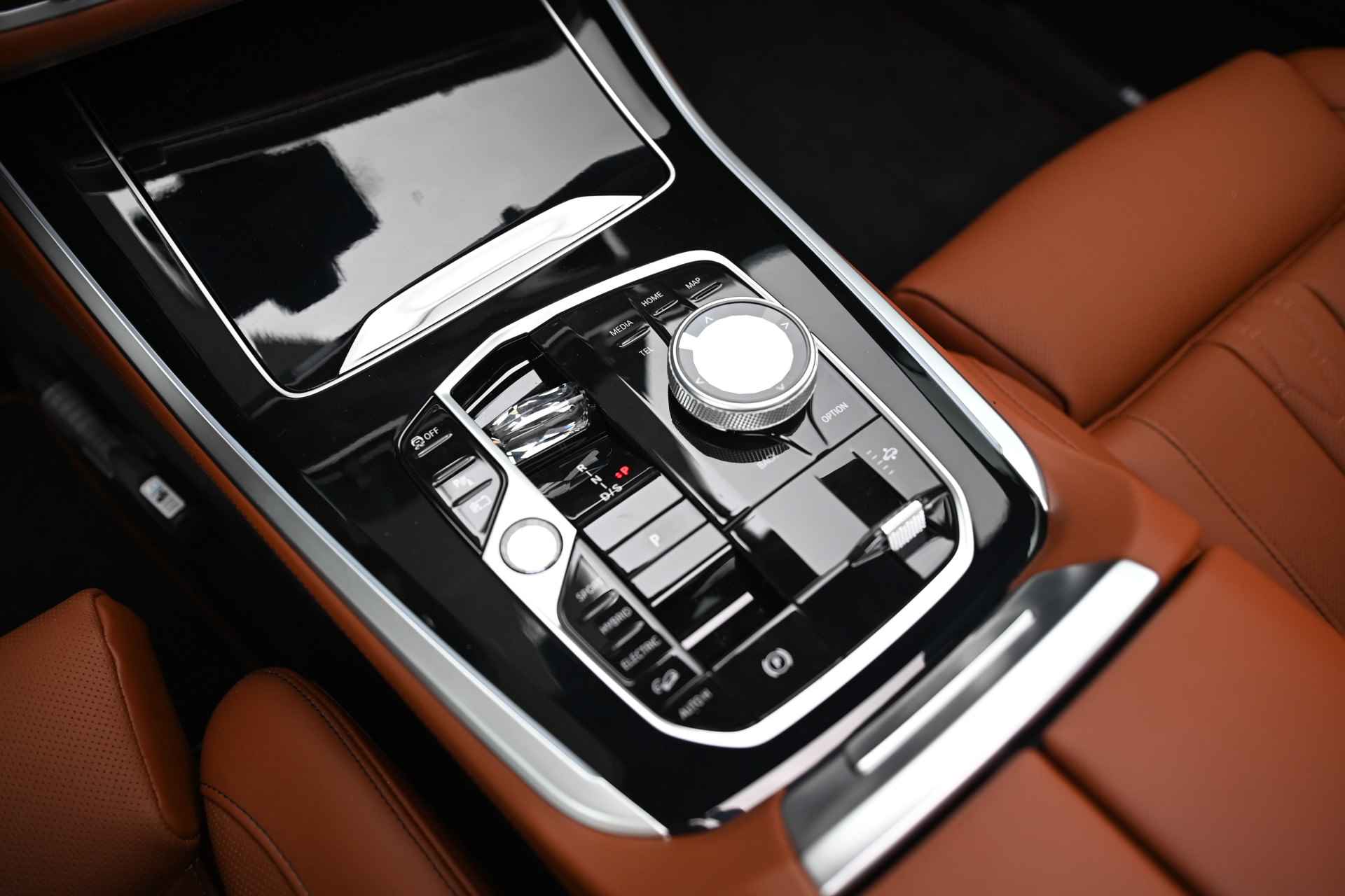 BMW X5 xDrive50e Launch M Sport Automaat / Panoramadak Sky Lounge / Trekhaak / Stoelventilatie / Adaptieve LED / Bowers & Wilkins / Gesture Control / Parking Assistant Professional - 27/43