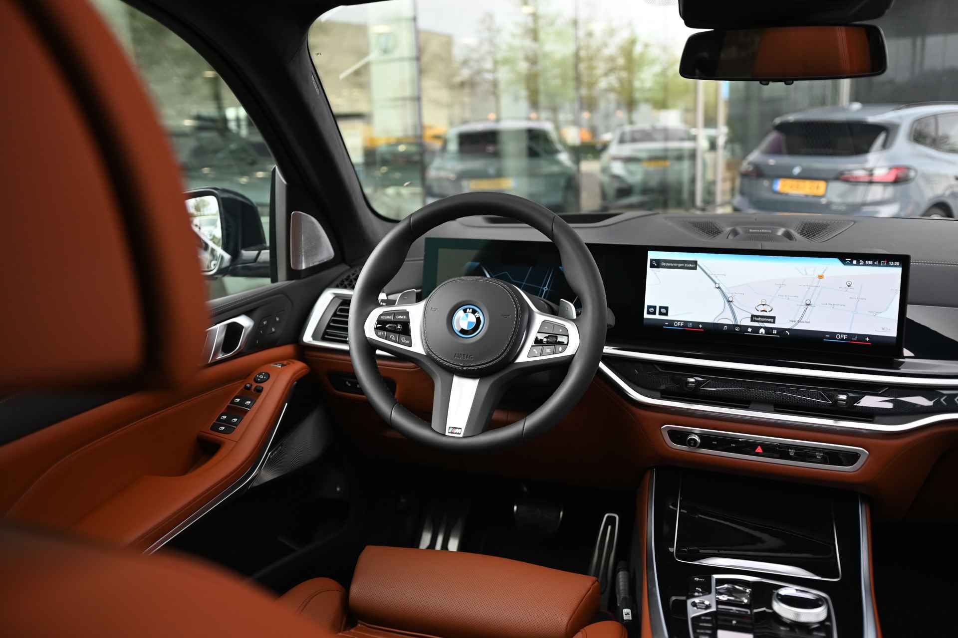 BMW X5 xDrive50e Launch M Sport Automaat / Panoramadak Sky Lounge / Trekhaak / Stoelventilatie / Adaptieve LED / Bowers & Wilkins / Gesture Control / Parking Assistant Professional - 28/43